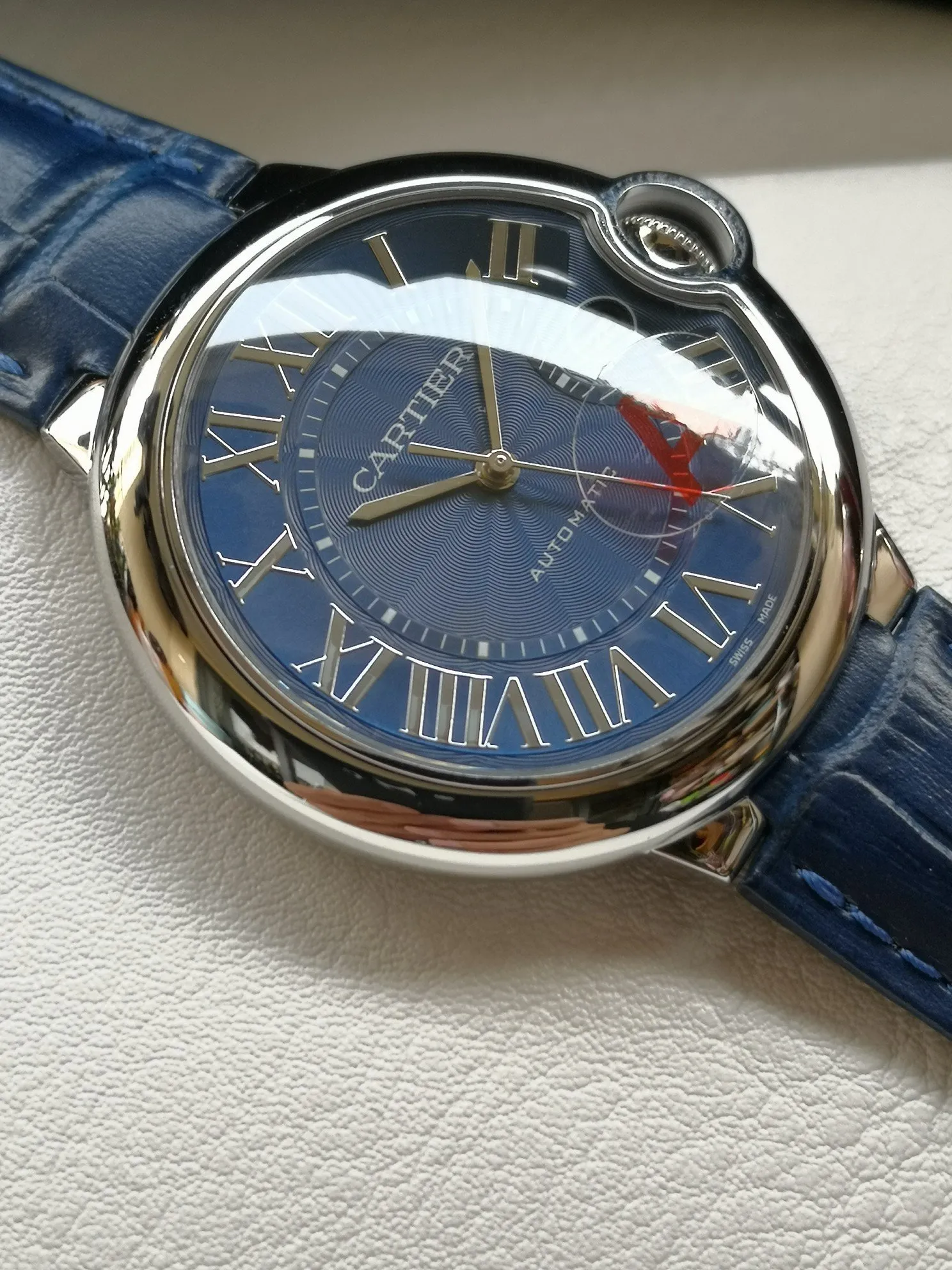 【High-end replica】💰1080! 【Taiwan Factory】💰1920! 【Top replica】💰3300! Cartier Blue Balloon series watch (guilloché dial, 2824-2 fully automatic machine, 42 mm), pays tribute to the retrograde, God bless the world! This picture was taken as a top-notch replica!