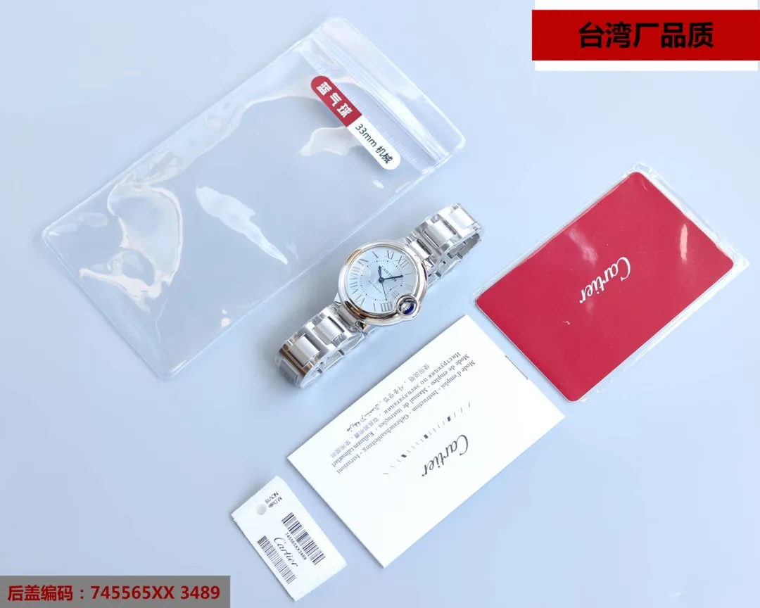 Taiwan factory blue balloon V12 version, 33 Seiko Japanese machine, (look for the bottom cover code 745565xx3489), this series of watches is famous for its delicate style and elegant style in the Cartier watchmaking industry. Of course, this watch must have such characteristics. The color of the stainless steel case makes the watch as light as a balloon, and the blue crown seems to have disobediently deviated from the original planned trajectory, like a playful couple. The Roman numerals on the dial look retro and deep, decorated with guilloche patterns and sword-shaped hands. The entire watch gives people a delicate and considerate feel. Isn’t this what couples need? Built-in: Japan's Citizen fully automatic machine, also with Swiss quartz, water drop (fish eye bubble) sapphire glass mirror, highly waterproof, burnt steel blue pointer color, curvature shape of the crown