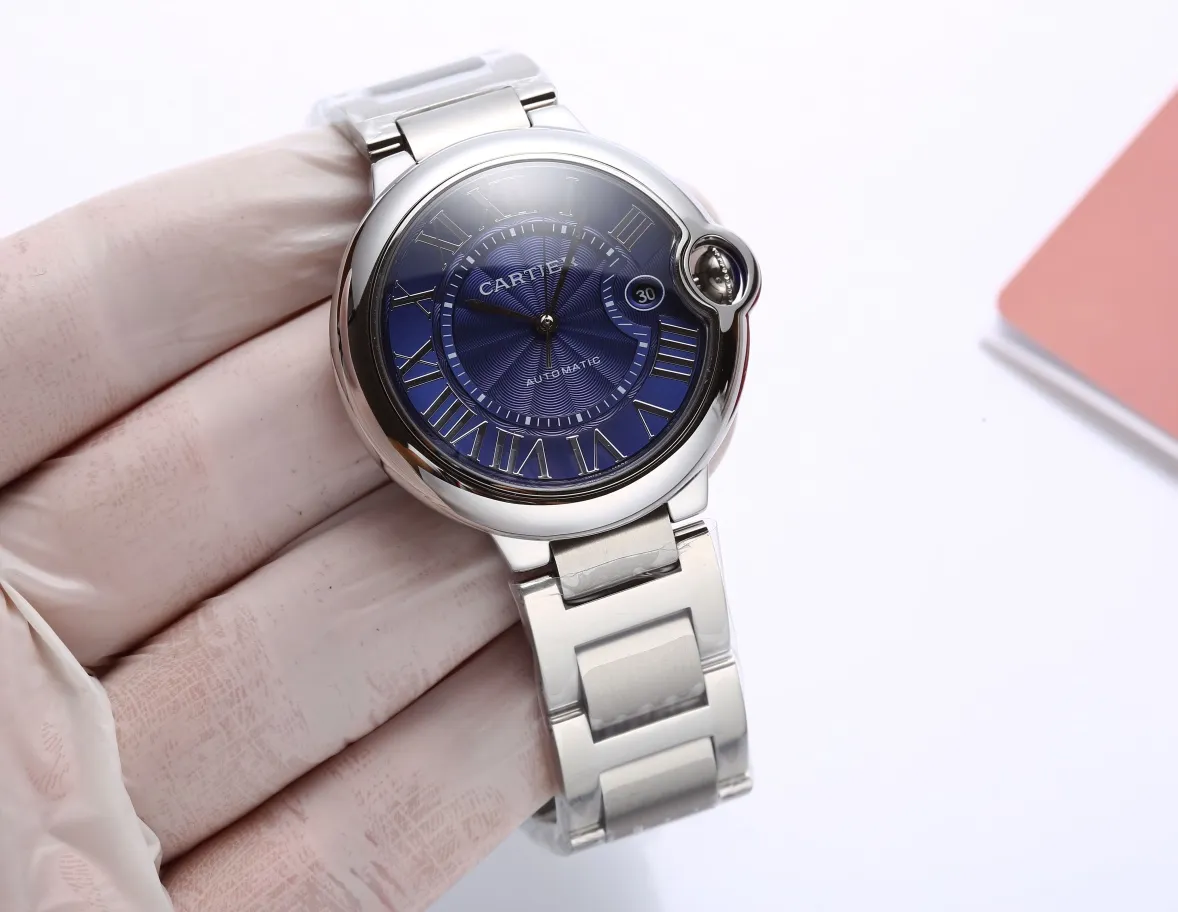 【Customized all-in-one machine】💰1920! 【Top replica】💰3300! Cartier’s latest version 42mm blue balloon men’s watch! The heat is coming! Top quality polishing! Original blue spinel crown! The curvature of the case and the crescent shape are incomparable in texture! Perfect sapphire fish eye bubble crystal mirror with crescent moon 🌙 opening! Multiple sets of combined shell covers are rigorous, delicate and detailed! 3 degrees strong waterproof! The exquisite watch strap is polished and has a great feel! Genuine burnt steel blue hands! Using Swiss 2824 movement (zero maintenance)! Worth having! One watch, one number and one tag, three numbers in one! Scan the QR code to find out the authentic product! Welcome to taste! (Focus on original new machines) Focus is an attitude, produced by JH!