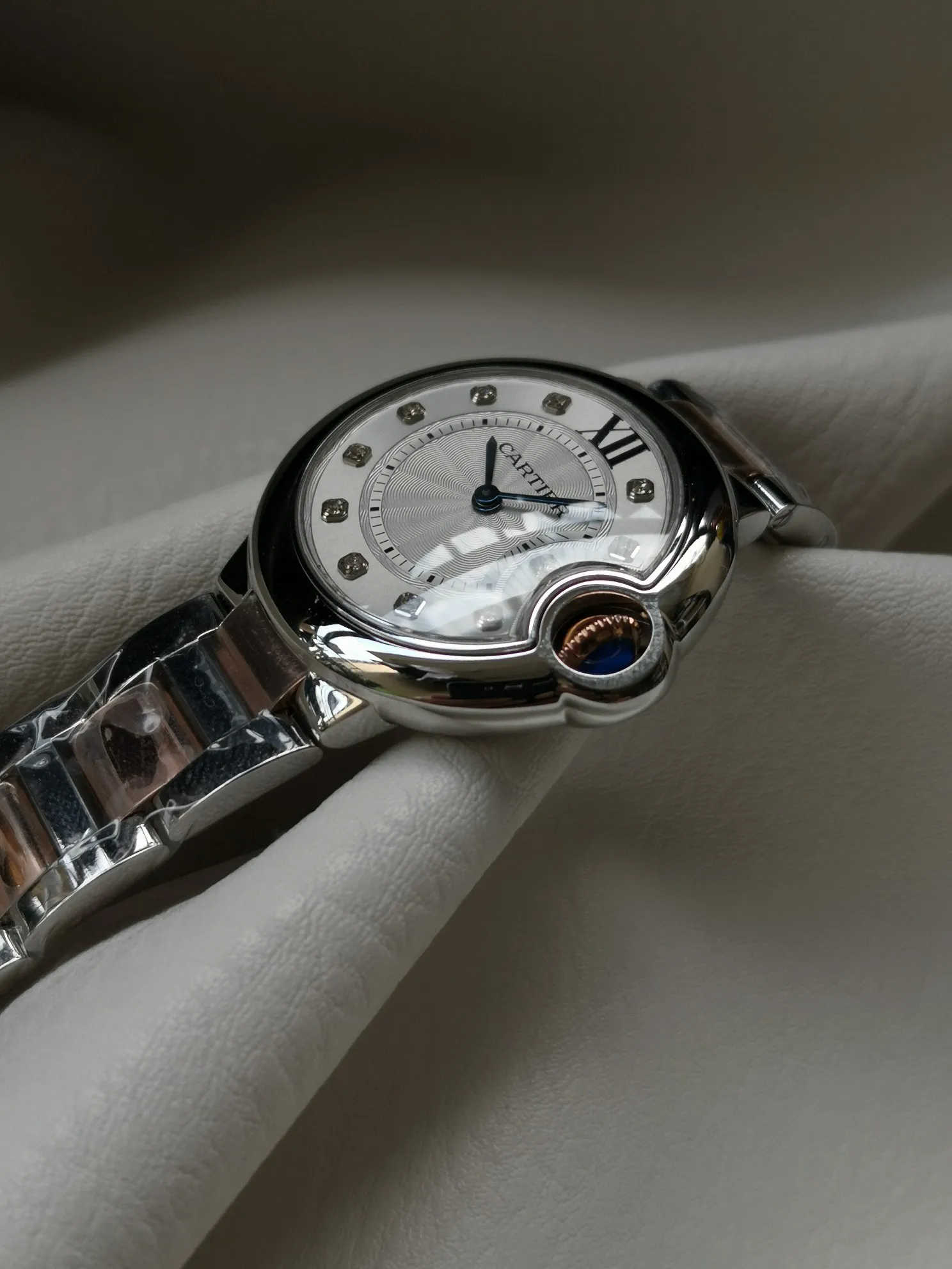 [High-end replica] 💰1160@ Taiwan factory 💰1760! Top replica 💰Private chat! Cartier Blue Balloon series watch (guilloché dial, sword-shaped blue steel hands, quartz, 33mm), pays tribute to the retrograde, God bless the world! This picture was taken as a top-notch replica!