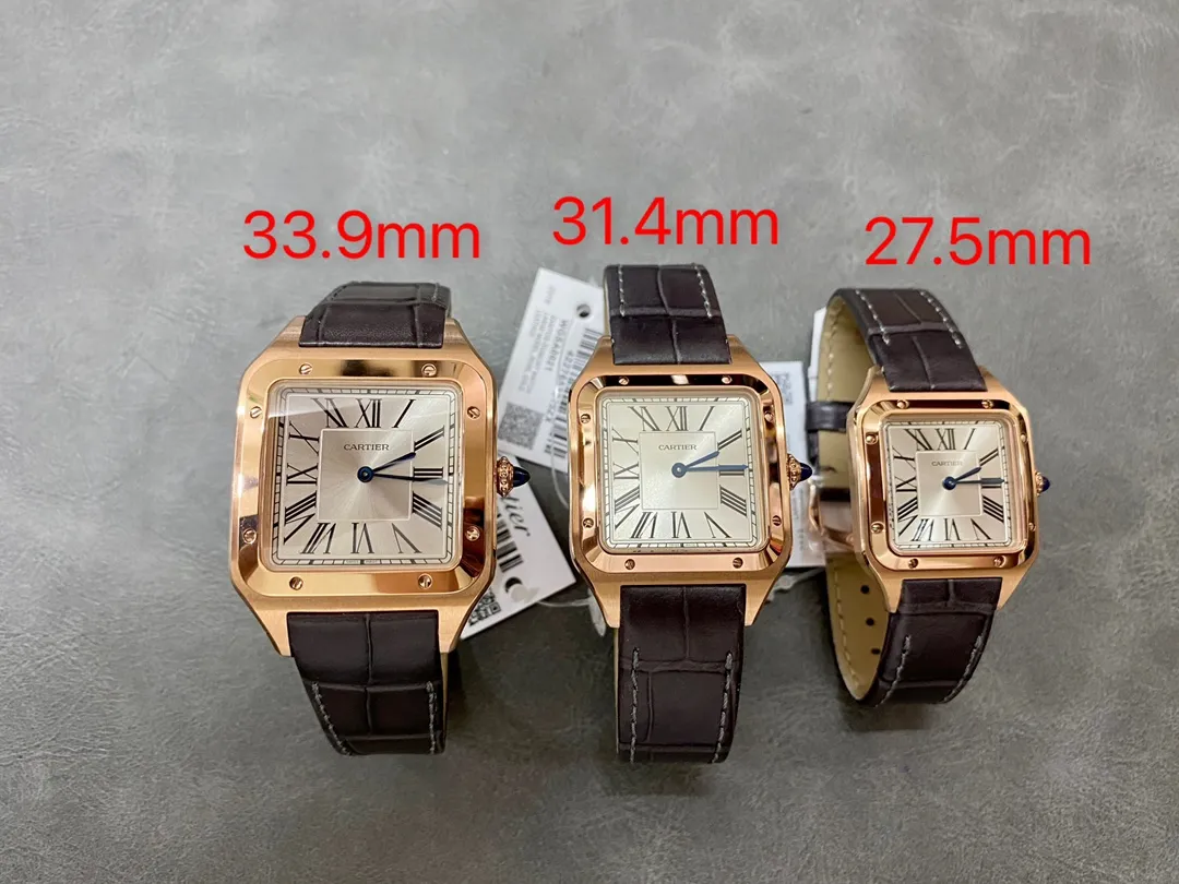 【High-end replica】💰1160! 【Taiwan Factory】💰1720! 【Top Replica】💰Private chat! Cartier's classic work, the Cartier Santos. Dumont series, has a smooth silhouette, simple and elegant shape, and is very in line with the trendy taste of contemporary gentlemen. Large watch diameter: 46.6*33.9mm, medium watch diameter: 43.5*31.4mm, small watch diameter: 38*27.5mm; Swiss quartz movement Compared with round watches, square watches have sharp edges and corners The design is particularly unique, and when it comes to classics among square watches, Cartier's Santos is naturally on the list. The Santos watch is not only a model among square watches, but is also considered "the world's first modern watch." The birth of the Santos series of watches is full of legend. At that time, Louis Cartier created a watch that could be worn on the hand for his friend, Brazilian pilot Alberto Santos Dumont, to facilitate checking the time during flight. The first modern wristwatch in history came into being. This watch is made of fine steel. The frosted dial is equipped with sword-shaped blue steel hands and classic Roman numeral time scales. It is classic and durable. The outer ring of the Roman numerals is a track scale, which adds some retro features to the watch dial. There are 8 screws on the bezel, which is very recognizable. The side is brushed and the bezel is polished, making it suitable for both formal wear and casual style. The case has a slight curvature, which fits the wrist perfectly and is very comfortable to wear; the crown is a blue natural spinel, and the Italian calfskin strap matches the blue round gemstone inlaid on the crown, giving the overall look an elegant and refined gentlemanly temperament. The pictures were taken as top replica real shots!
