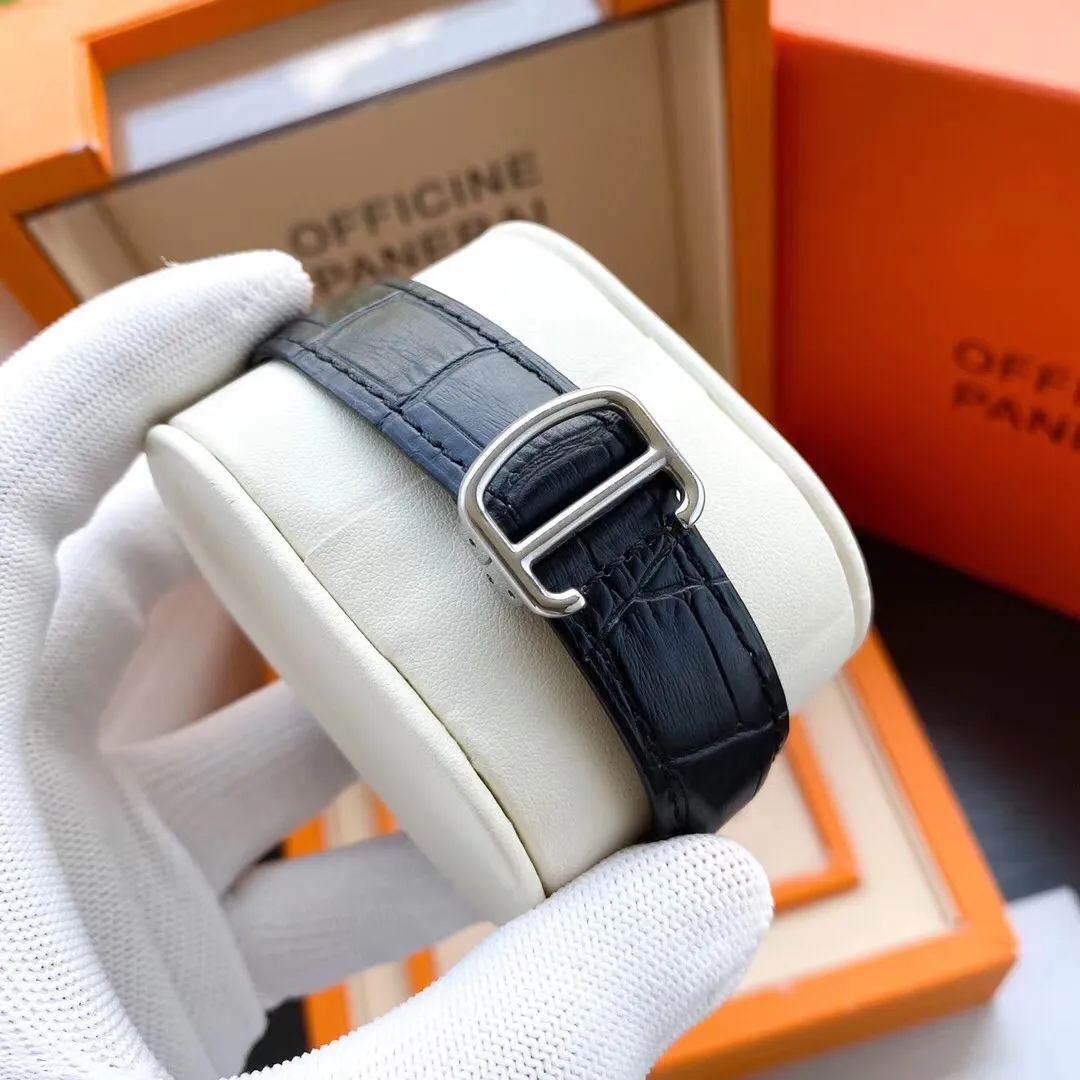 【Foreign trade import】💰1300! Cartier-Cartier ‼ ️Exquisite men's watch🌹🌹🌹Flywheel design, noble and gentlemanly style, excellent quality, hot selling all over the city. Using the top Swiss 2836 mechanical movement, top 316 fine steel case, imported calfskin strap, mineral super mirror, size 44/13🔥Top quality products are constantly produced🔥