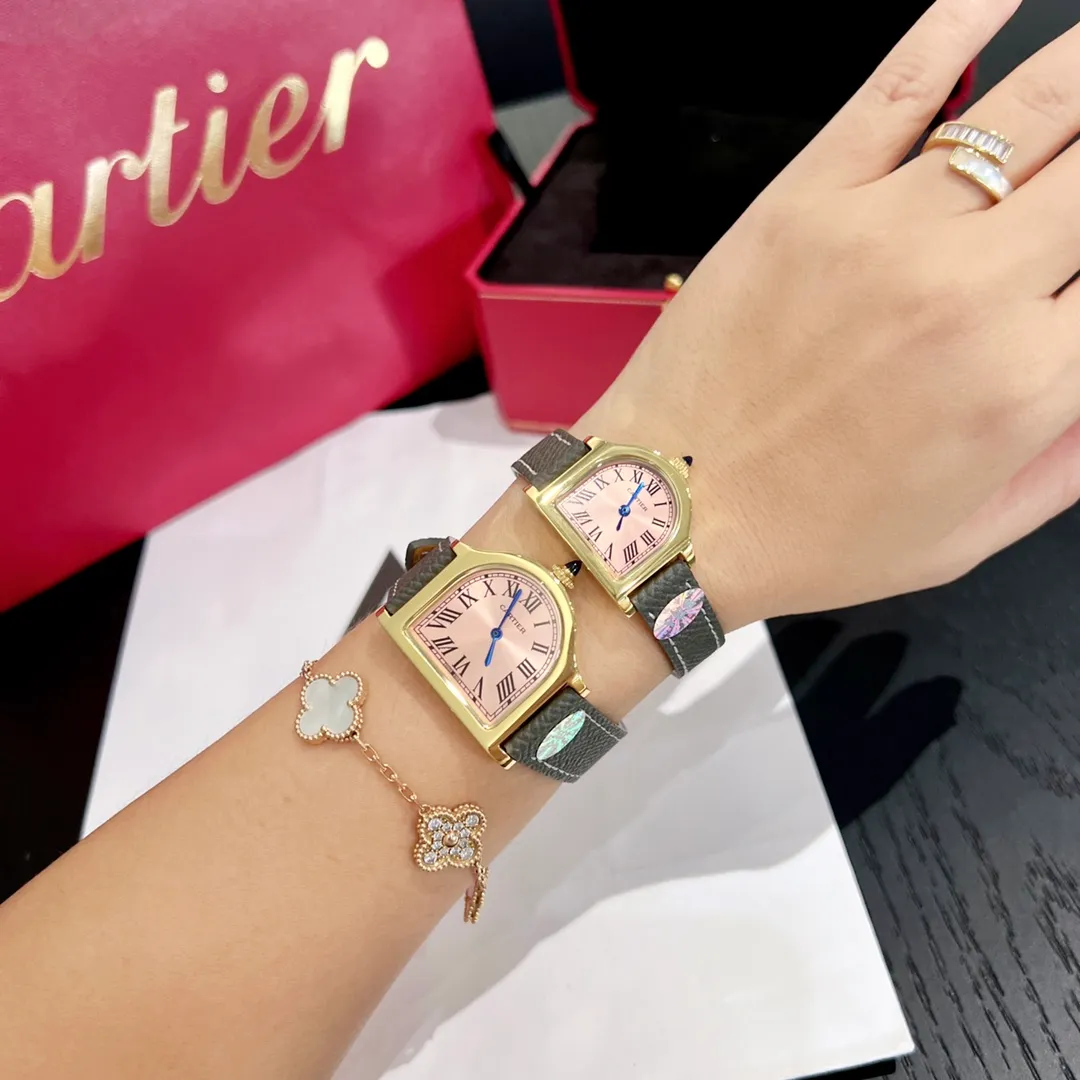 [High-end replica] 💰1120 each! Cartier clock series. The history of the Cartier Cloche watch can be traced back to 1920, and it is one of Cartier's least produced series of works. The watch gets its name from the peculiar shape of the case - it looks like a "desktop bell" when placed horizontally, and Cloche means "bell" in French. This special shape allows the case to stand on the table like a mini clock. Size large 30 mm small 24 mm