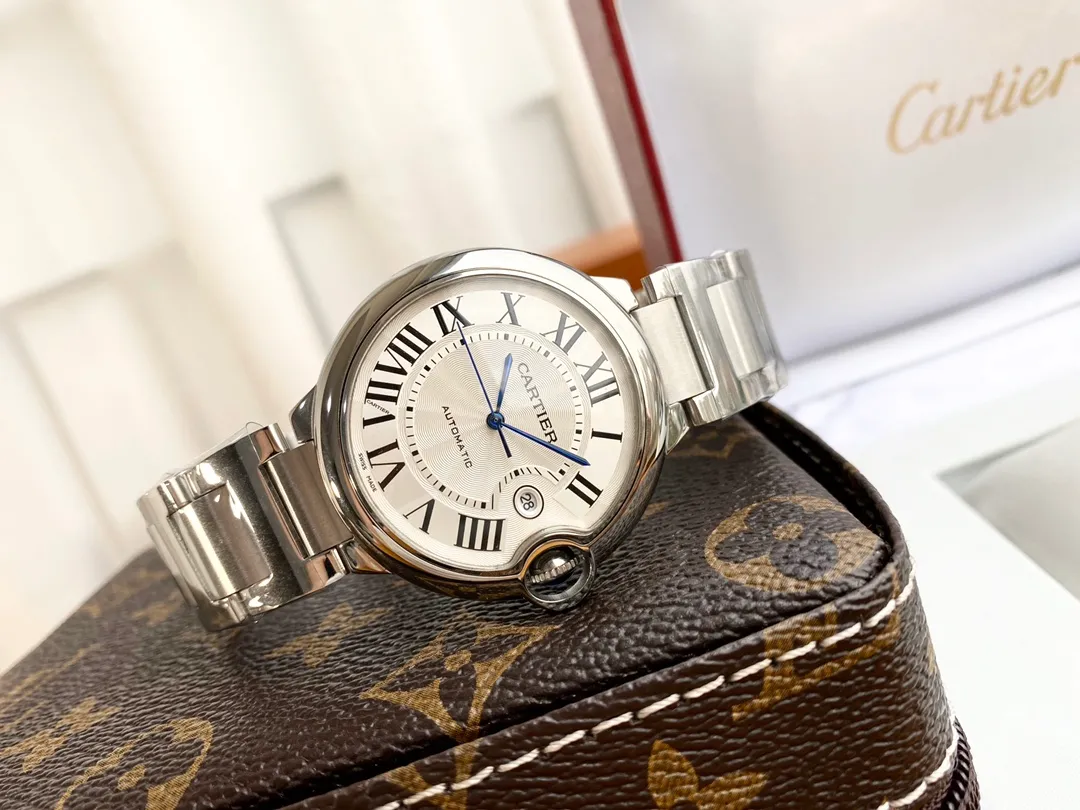 【High-end replica】💰1080! Cartier Blue Balloon Men's Watch Imported fully automatic Citizen 8215 mechanical movement 316 stainless steel case High-definition mineral mirror Diameter 42mm Thickness 11mm The men's spirit represented by this watch Whether it is a formal occasion or daily outing, worn on the wrist, it shows the chic and gentlemanly style.