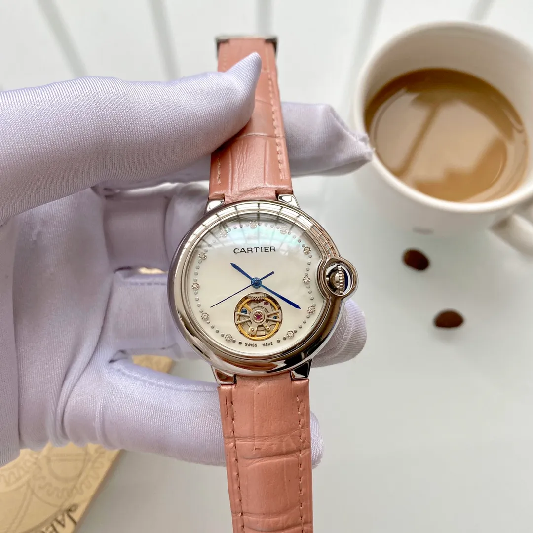 【Foreign Trade Import】💰1960 one! Cartier - Cartier [Rose] [Rose] [Type] Women's watch💞💞 [Movement] Fully automatic mechanical movement [Material] 316L stainless steel case [Mirror] Mineral strengthened glass mirror [Leather] Genuine leather strap/steel strap (optional) [Size] Diameter 36mm Thickness 11mm [Features] Classic blue balloon tourbillon series, elegant feminine style, simple dial, fashionable and simple! Welcome to reprint!