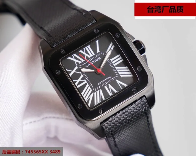 【Top replica】💰3500! It took a year to create the original model of Cartier Santos. It has been continuously improved and improved, and it has finally been shipped‼ ️The Taiwan factory has always been striving for excellence in work style and continuously launched sales champions one after another. The sales volume is miraculous. The imported "tapered" sapphire mirror ➕Taiwan factory exclusive shell case (100% waterproof) Brand: Cartier (men's favorite) Type: Santos series (sales champion) Strap: Genuine cowhide strap Shell case: Used 316L stainless steel to create "water chestnut, curvature, spring sand, stitching", all with the same craftsmanship as the genuine product It cannot be polished to achieve this effect. Mirror: imported "tapered" sapphire glass (never scratched). Movement: top Swiss 7750 mechanical movement (zero repair). Size: diameter 42MM, thickness 11MM. Waterproof ring: all are made of the same color as the original. "Yellow" is not the black of other versions on the market. ⚠️Please look for the exclusive quality.