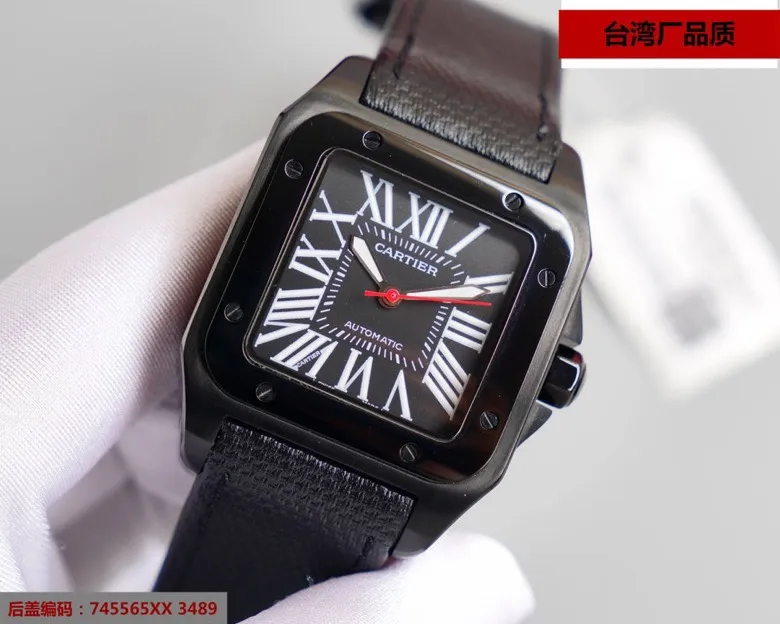 【Top replica】💰3500! It took a year to create the original model of Cartier Santos. It has been continuously improved and improved, and it has finally been shipped‼ ️The Taiwan factory has always been striving for excellence in work style and continuously launched sales champions one after another. The sales volume is miraculous. The imported "tapered" sapphire mirror ➕Taiwan factory exclusive shell case (100% waterproof) Brand: Cartier (men's favorite) Type: Santos series (sales champion) Strap: Genuine cowhide strap Shell case: Used 316L stainless steel to create "water chestnut, curvature, spring sand, stitching", all with the same craftsmanship as the genuine product It cannot be polished to achieve this effect. Mirror: imported "tapered" sapphire glass (never scratched). Movement: top Swiss 7750 mechanical movement (zero repair). Size: diameter 42MM, thickness 11MM. Waterproof ring: all are made of the same color as the original. "Yellow" is not the black of other versions on the market. ⚠️Please look for the exclusive quality.