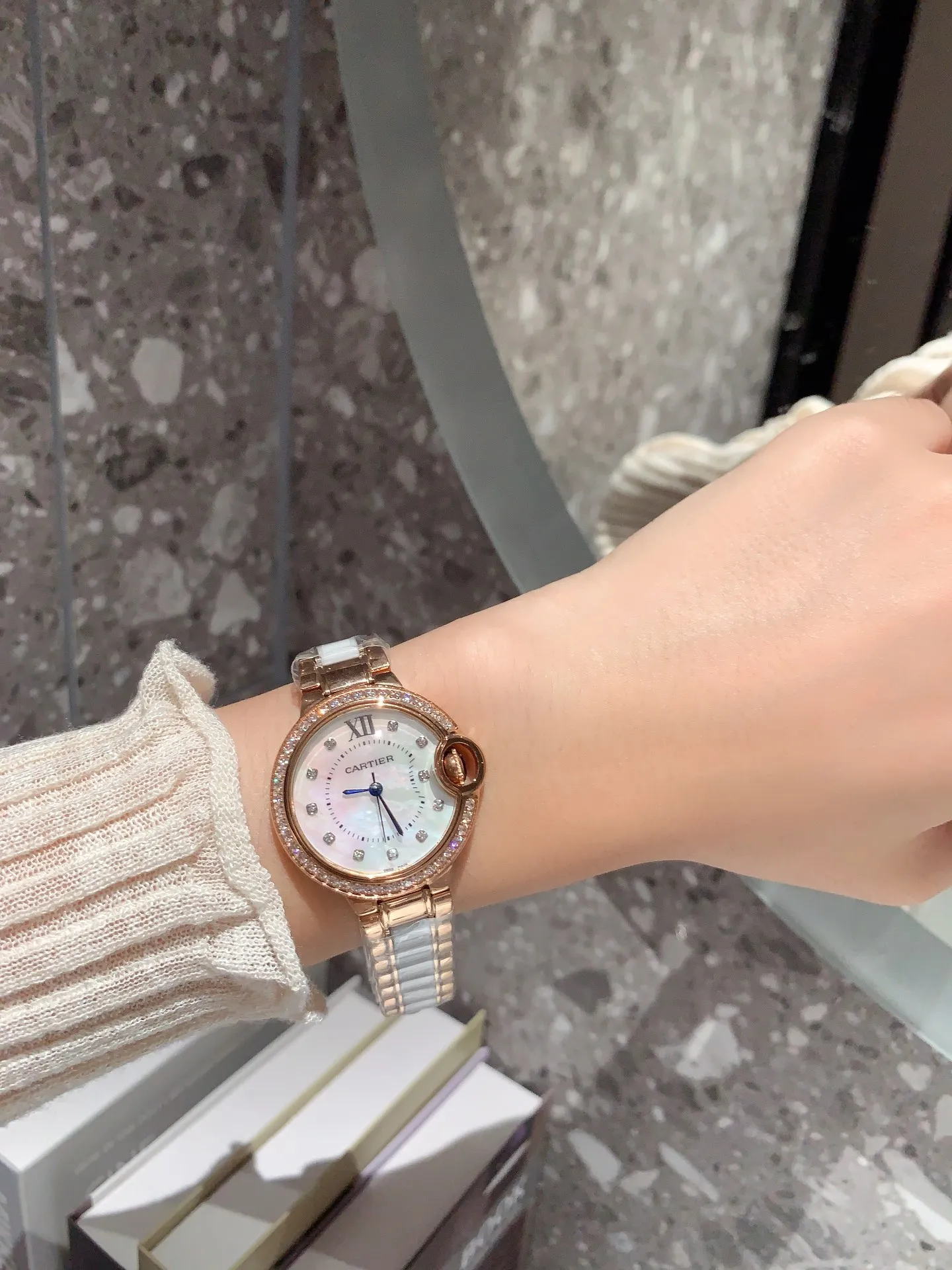 【High-end replica】💰1360! Cartier women's watch Blue Balloon, exquisite 33mm quartz watch, traditional three-hand design, starry sky running, time flowing, special craftsmanship with diamonds, perfect personality, paired with fish-eye glass, accurate travel time