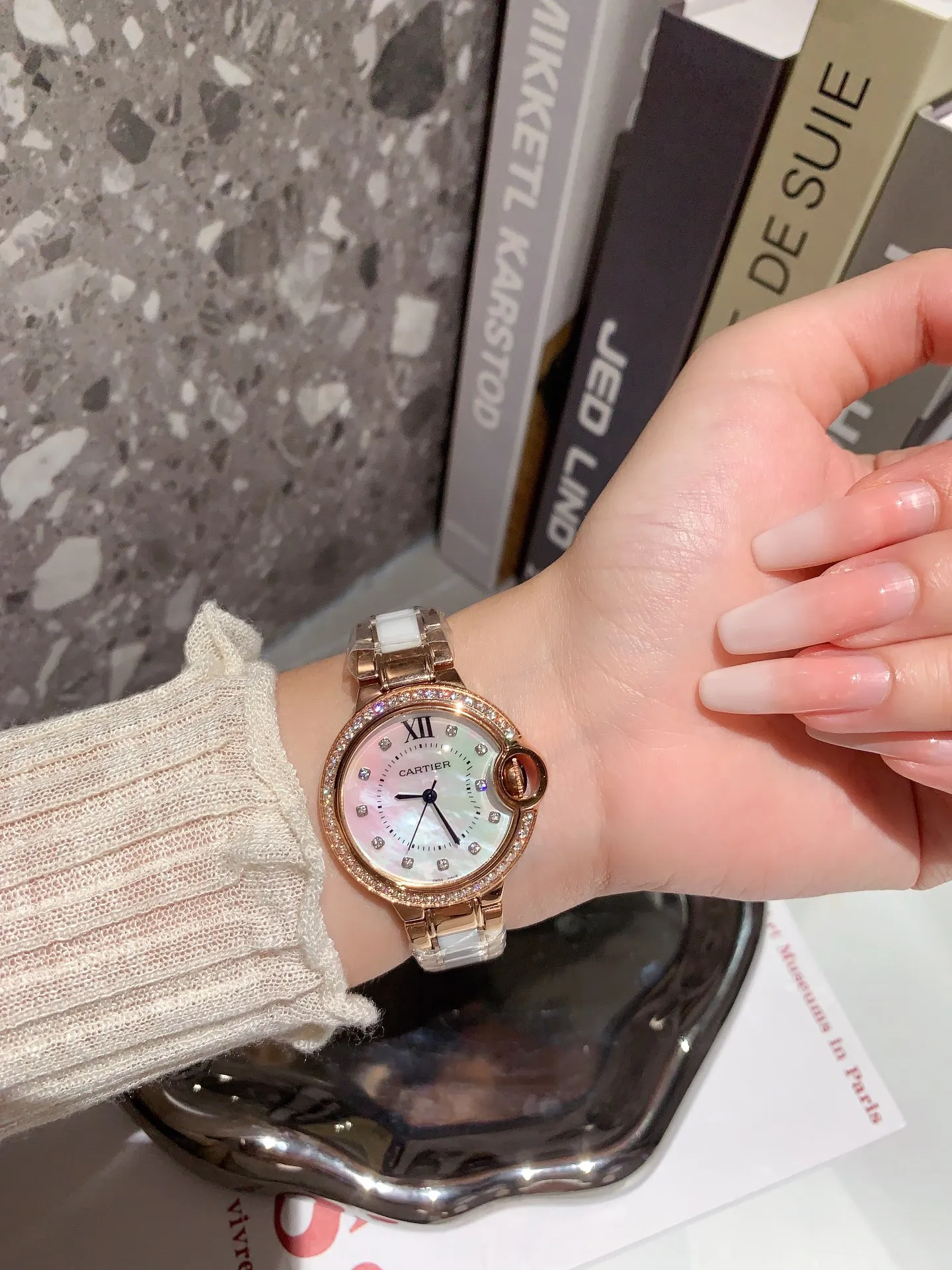 【High-end replica】💰1360! Cartier women's watch Blue Balloon, exquisite 33mm quartz watch, traditional three-hand design, starry sky running, time flowing, special craftsmanship with diamonds, perfect personality, paired with fish-eye glass, accurate travel time