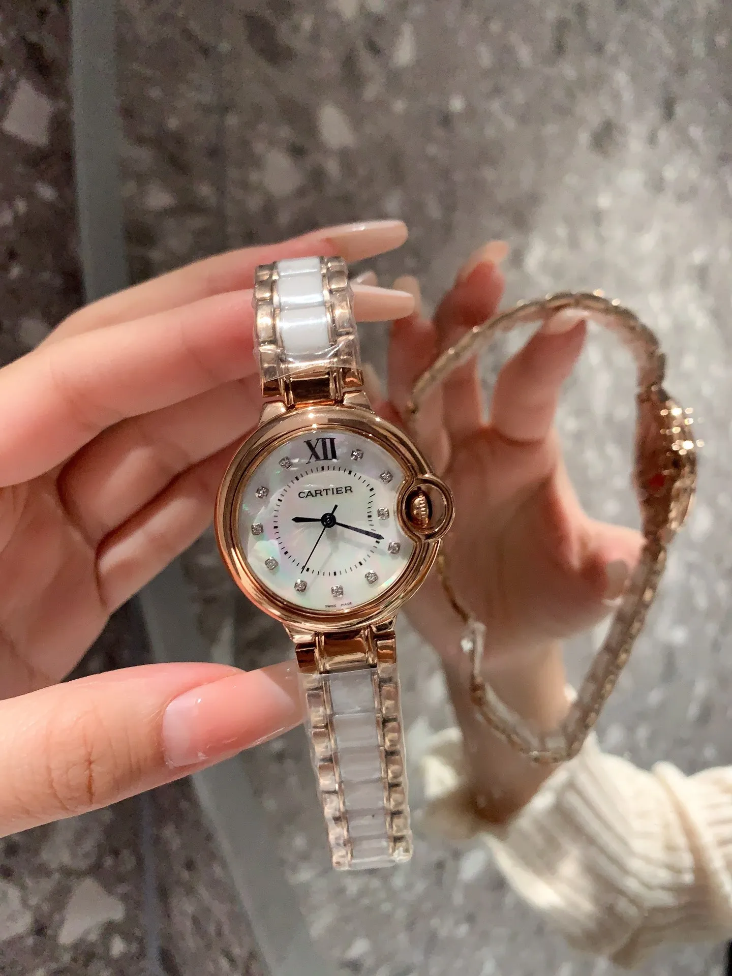 【High-end replica】💰1360! Cartier women's watch Blue Balloon, exquisite 33mm quartz watch, traditional three-hand design, starry sky running, time flowing, special craftsmanship with diamonds, perfect personality, paired with fish-eye glass, accurate travel time
