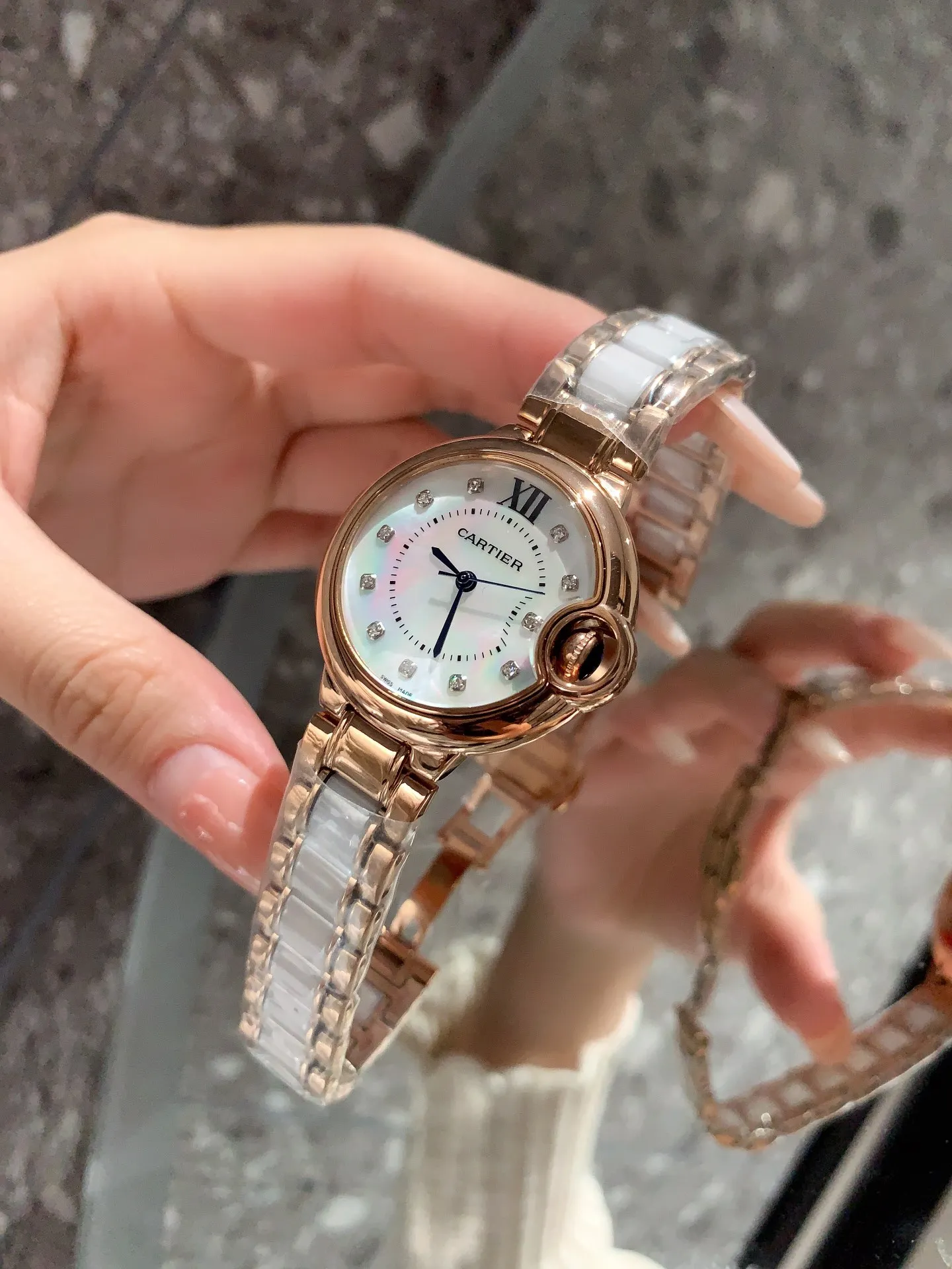 【High-end replica】💰1360! Cartier women's watch Blue Balloon, exquisite 33mm quartz watch, traditional three-hand design, starry sky running, time flowing, special craftsmanship with diamonds, perfect personality, paired with fish-eye glass, accurate travel time