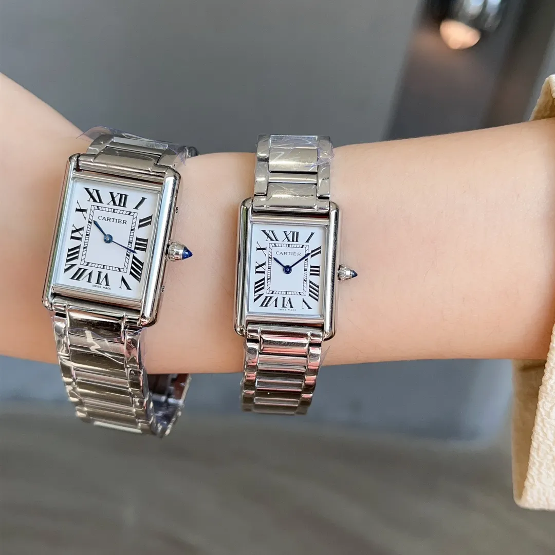 【Purchasing quality】💰1720! Cartier Tank Tant Must! Cartier’s new TankMust watch will be launched in 2022. It Must be a TANK Among all the classic Cartier tank watches, if I want to own a watch that I wear every day, I will definitely choose the TANK Solo, and now this matter may be changed by the latest TANK MUST in 2022. This year, the brand launched a new TankMust series of watches. With its simple and precise lines, it is regarded as a model of Cartier’s elegant style. The design of the watch has been innovated while maintaining the original design. The lugs have become more rounded. The proportions of the dial have been adjusted. Cartier has set the bead-shaped winding crown with cabochon gemstones and equipped with the original ultra-thin special quartz solar movement☀️. Comparisons are welcome for the internal structure details! Free original imported calfskin! The texture is delicate and soft and fits the skin very well! Comparable to ordinary products not on the market! This TankMust series watch also uses the brand’s iconic square case! Medium size 33.7x25mm, small size 29.5x22mm, thickness 6mm. Silver-plated dial and sword-shaped hardened blue steel hands, crystal glass and unique blue spinel inlaid on the crown! Compared with the previous line processing, it is more rounded and smooth. In addition, the watch is also equipped with a quick-release strap function. This design also greatly increases the comfort and convenience of daily wearing!