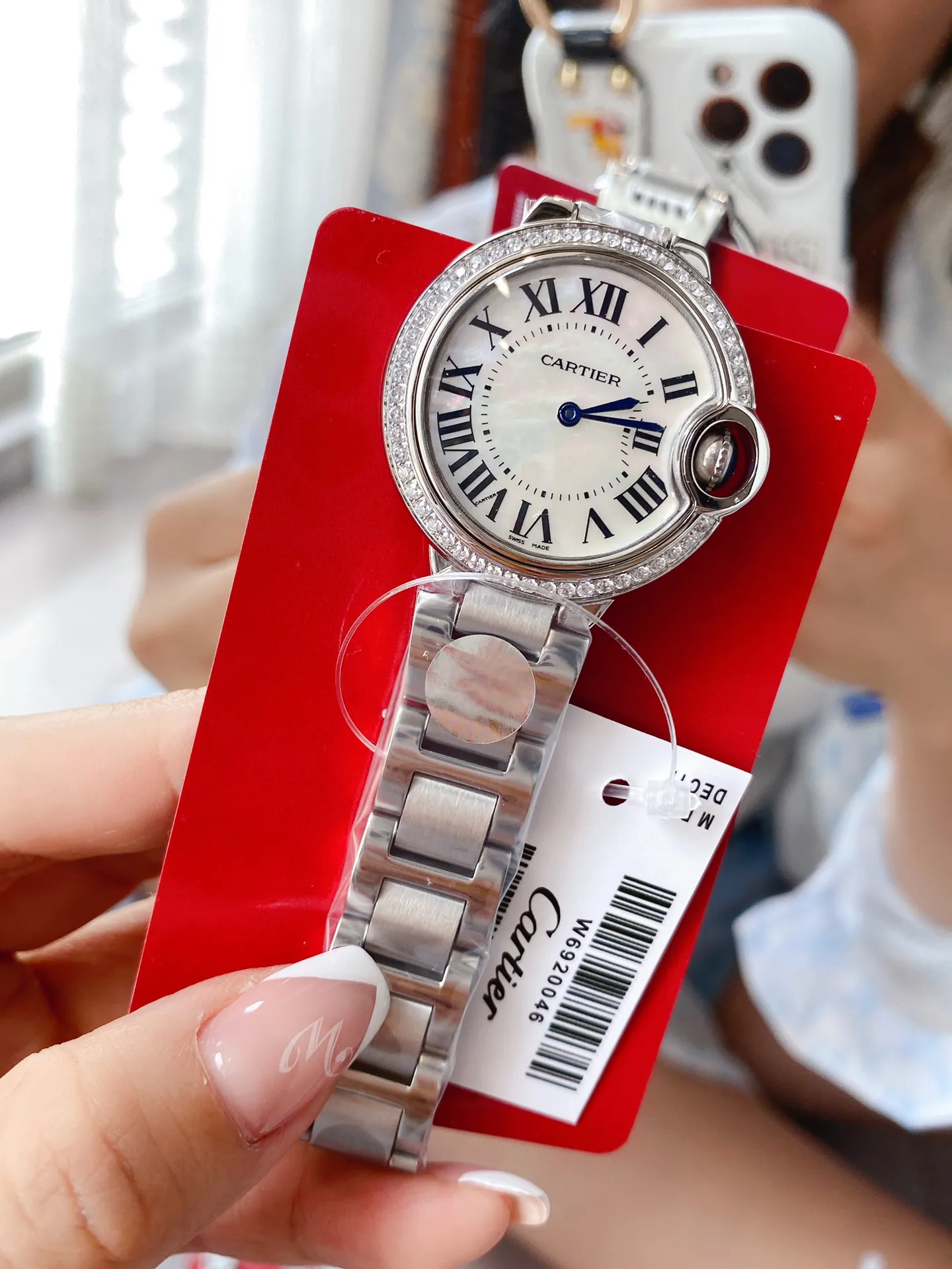 【Foreign trade import】💰1160! Cartier's classic Blue Balloon "Ca is a cost-effective replica of the strap screw hole, truly a 1:1 replica. With its convex curved case, guilloche dial, and sword-shaped hands, in the world of Cartier watchmaking, the Ballon Bleu watch is famous for its delicate style and elegant style.
