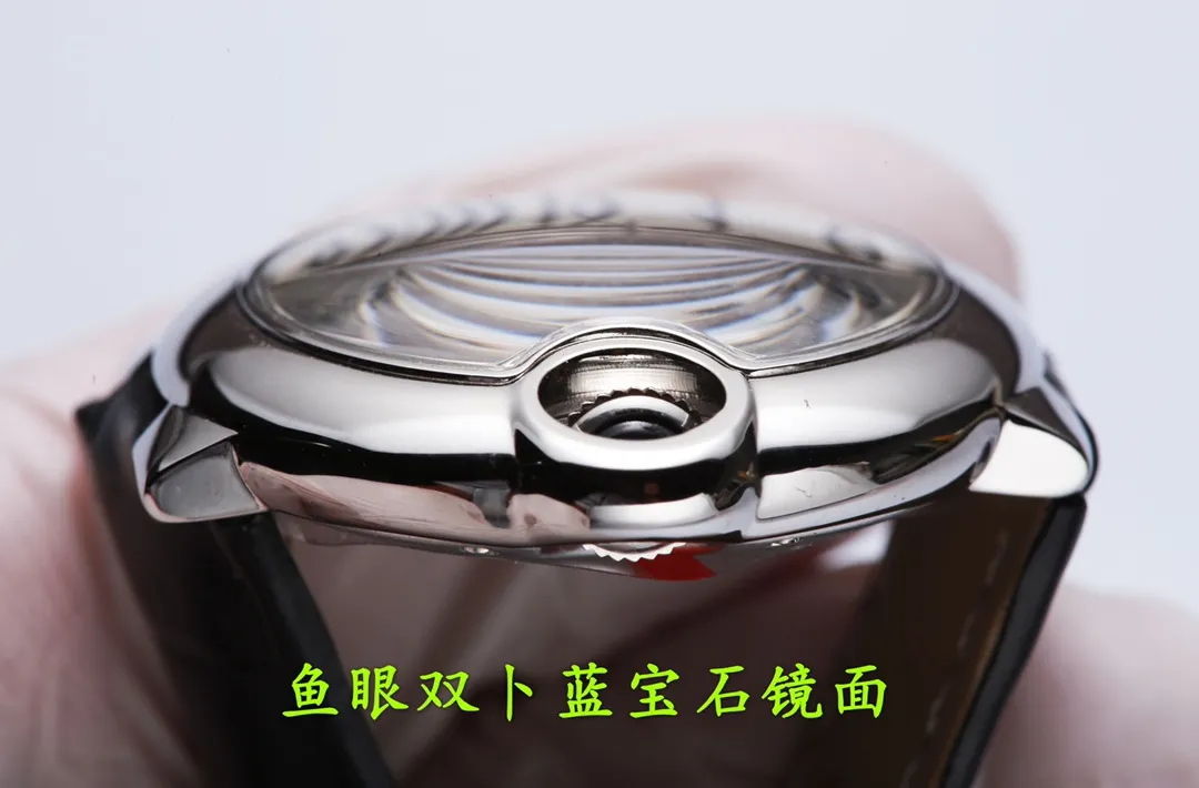 【High-end replica】💰1920! 【Top replica】💰2800! Cartier Blue Balloon 3284253191xx women's watch, size 33MM, double-shaped sapphire crystal glass, high-definition sun pattern silver-plated panel, burnt steel blue needle quenched at 1600 degrees Celsius , the drum-shaped head gem is full of blue light, and no matter how beautiful a watch is, it will be in vain if the movement is not good. Cartier is a well-known hot commodity in the purchasing circle, especially the Cartier Blue Balloon. As one of the most popular watches in the watch circle, it has always maintained its standing position. But its long history still cannot conceal its edge. , durable and never outdated, exclusive supply, this model is truly perfect in every detail regardless of "appearance" or "inside"! The original design of the mechanical watch is rich in connotation, the favorite of beautiful girls. Taiwan factory V6 blue balloon. [Case] In order to pursue the original flawless luster, mirror polishing On the basis of this, ultrasonic polishing technology is added instead of being pressed with a mold. [Literal text] The chrysanthemum pattern is super clear, the Roman printing ink has a three-dimensional effect, and the edges of the font are neat and have no burrs. [Hands] Use top-grade burnt steel blue hands with the best hardness. The head is made of the same material as the original - synthetic spinel (which can be understood as blue sapphire crystal glass), and the color and transparency are impeccable. After complicated grinding tool adjustments, the head data is consistent with the original, and it has reached the universal interchange level. The head will not lose sapphire after the upgrade. [Bottom cover] The screws on the upgraded bottom cover are smooth and smooth. The fonts on the bottom cover are deeper and the fonts are as bright as the original ones. [Watch strap] The buckle is tight and the dead corners are polished in place. It adopts imported call076 automatic winding movement. Focus is an attitude, produced by JH!