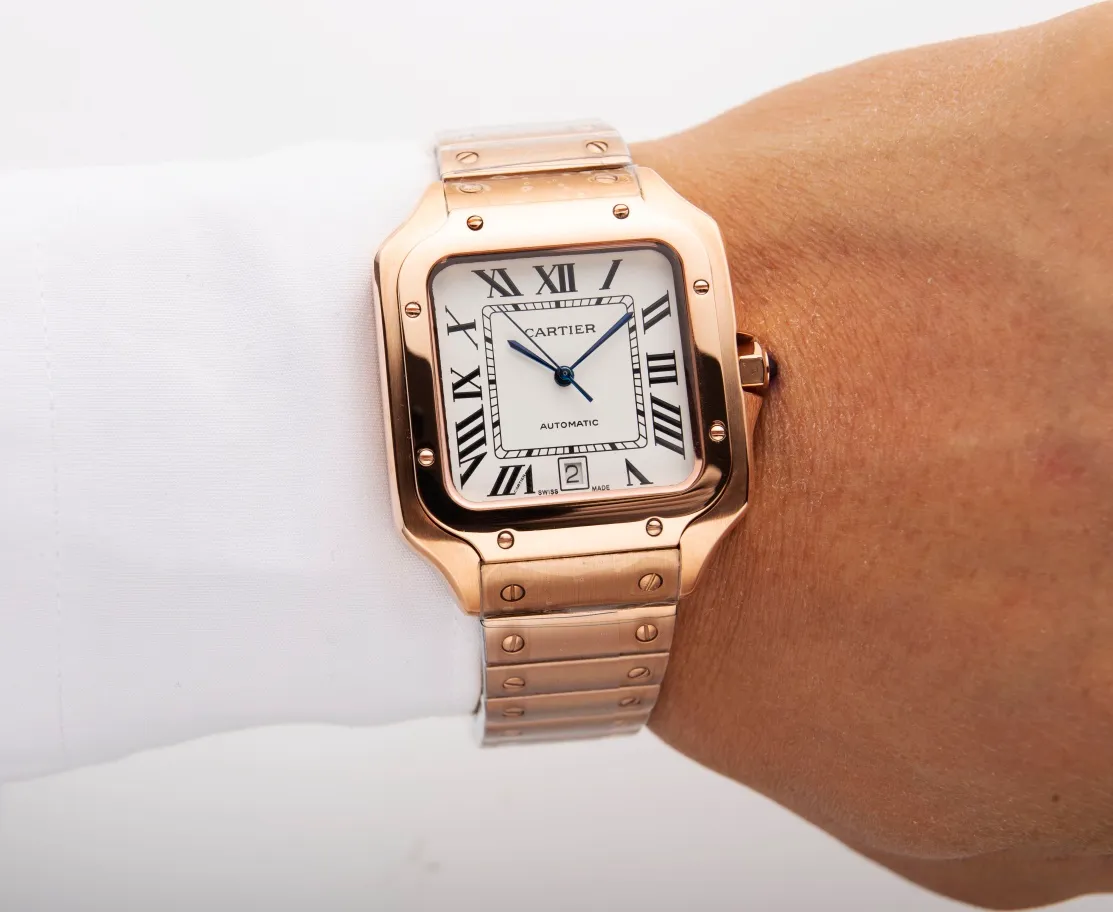 【High-end replica】💰1300! 【Customized all-in-one machine】💰1900! Santos, one of Cartier's most classic series Brand: Cartier Santos series (men's watch) Strap: Stainless steel strap Case: Made of 316 stainless steel Movement: (Imported 9015 movement, accurate travel time, stable movement 0 repairs) Size: Width 47.5/39.8mm thick 12mm men's watch) Same style in Xiaohongshu, same style in Douyin Live (focus on original new machines) Focus is an attitude, produced by JH!