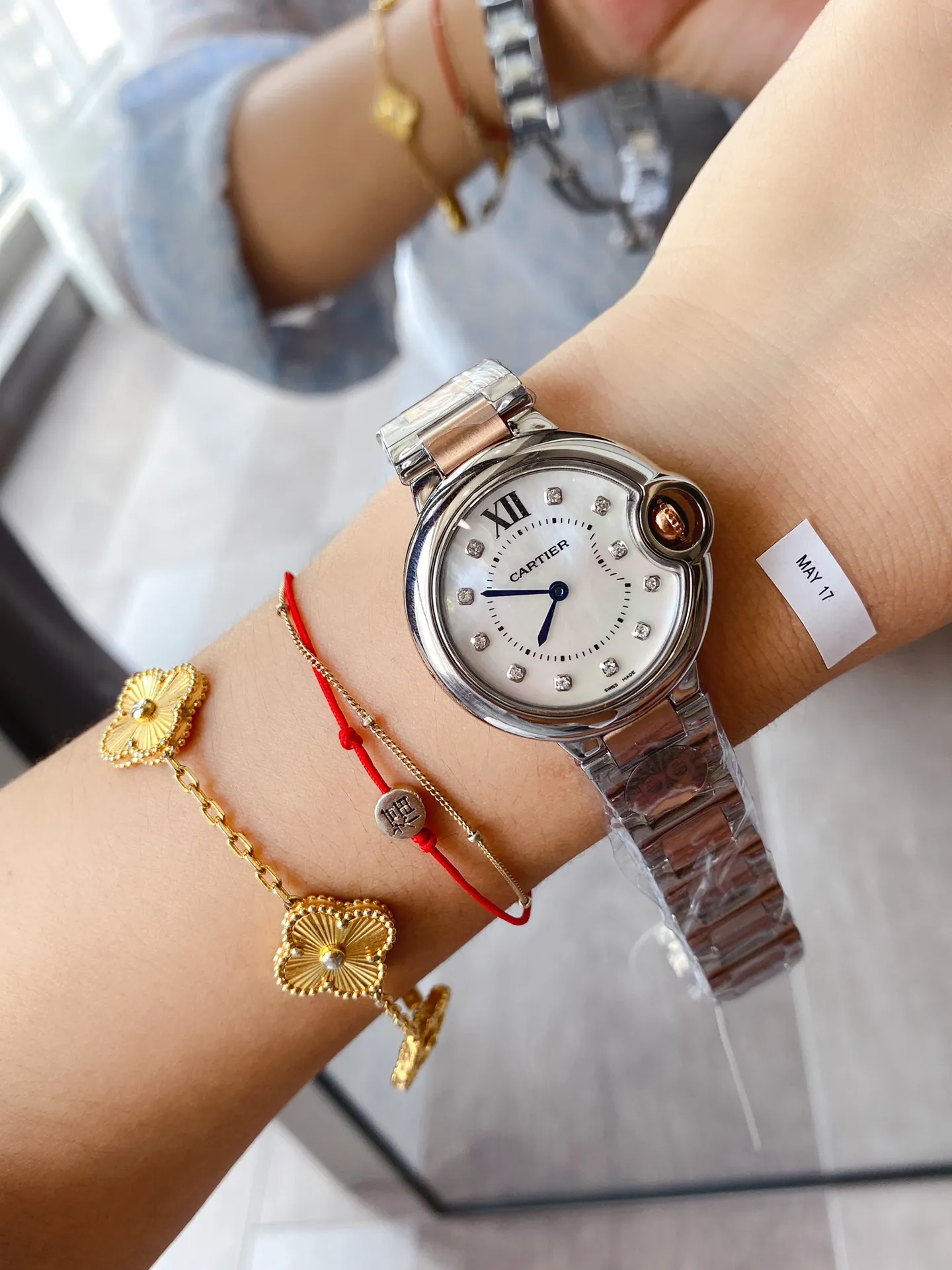 【Foreign trade import】💰1120! Cartier's classic Blue Balloon "Ca is a cost-effective replica of the strap screw hole, truly a 1:1 replica. With its convex curved case, guilloche dial, and sword-shaped hands, in the world of Cartier watchmaking, the Ballon Bleu watch is famous for its delicate style and elegant style.