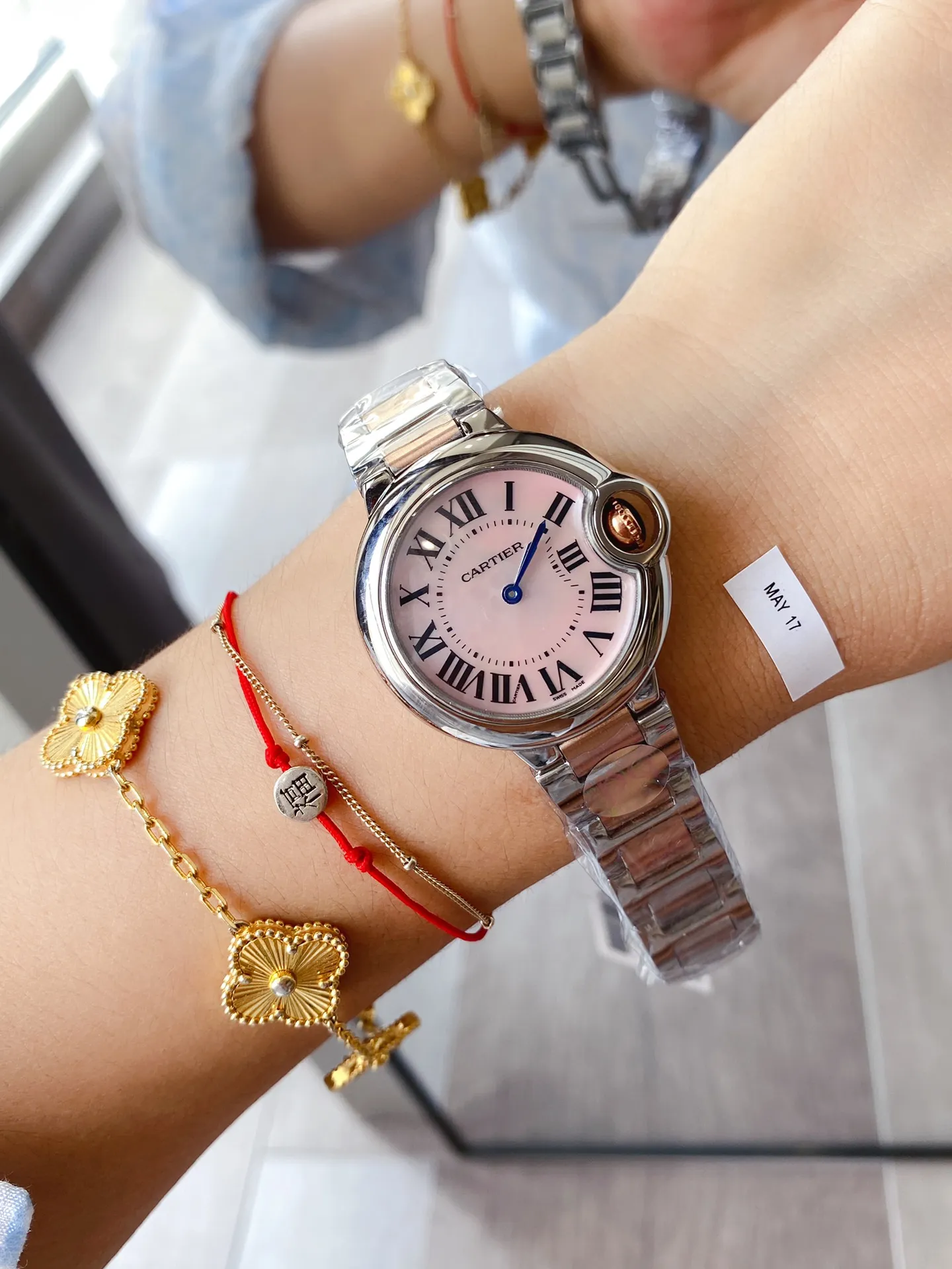 【Foreign trade import】💰1120! Cartier's classic Blue Balloon "Ca is a cost-effective replica of the strap screw hole, truly a 1:1 replica. With its convex curved case, guilloche dial, and sword-shaped hands, in the world of Cartier watchmaking, the Ballon Bleu watch is famous for its delicate style and elegant style.
