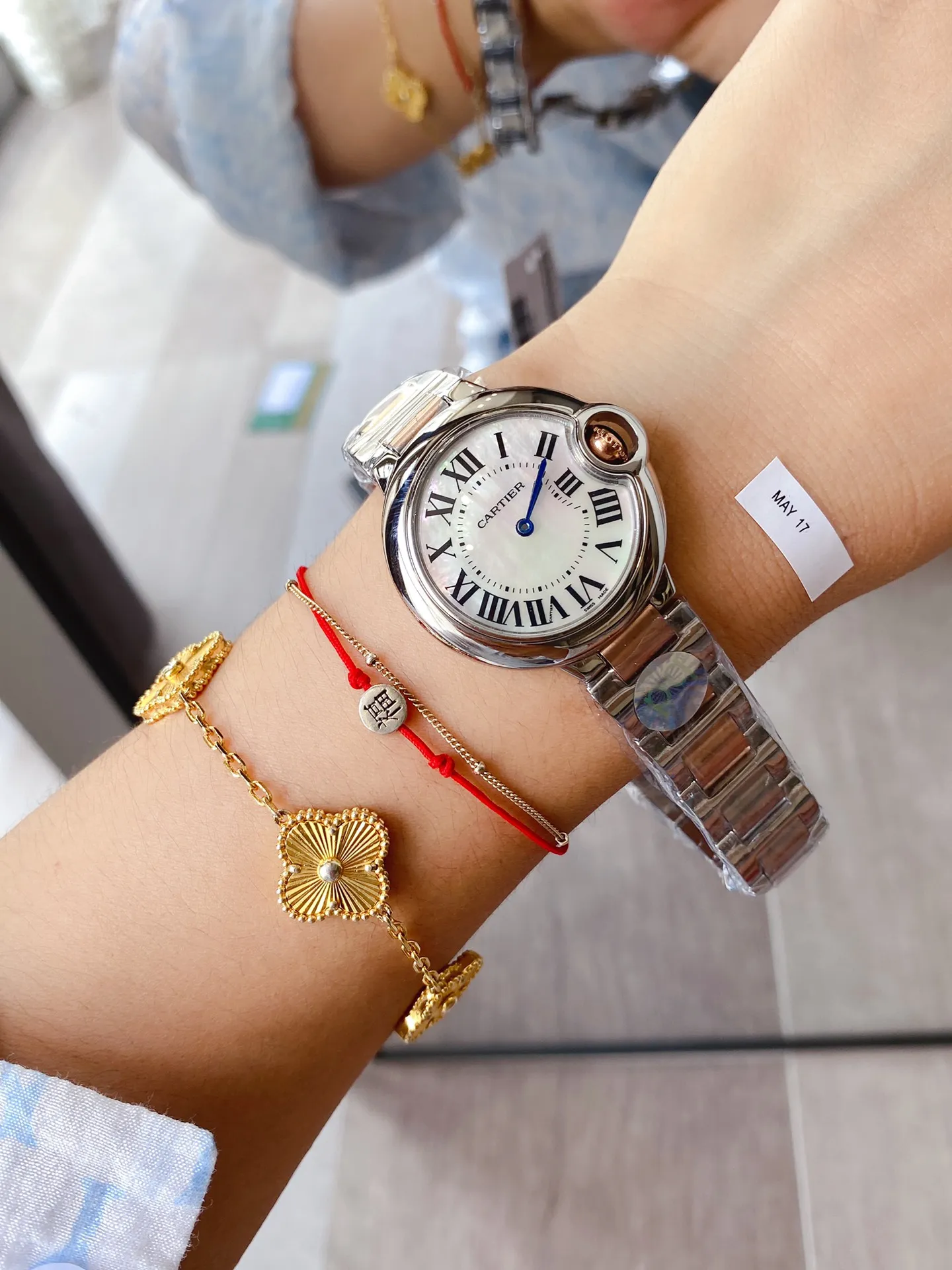 【Foreign trade import】💰1120! Cartier's classic Blue Balloon "Ca is a cost-effective replica of the strap screw hole, truly a 1:1 replica. With its convex curved case, guilloche dial, and sword-shaped hands, in the world of Cartier watchmaking, the Ballon Bleu watch is famous for its delicate style and elegant style.