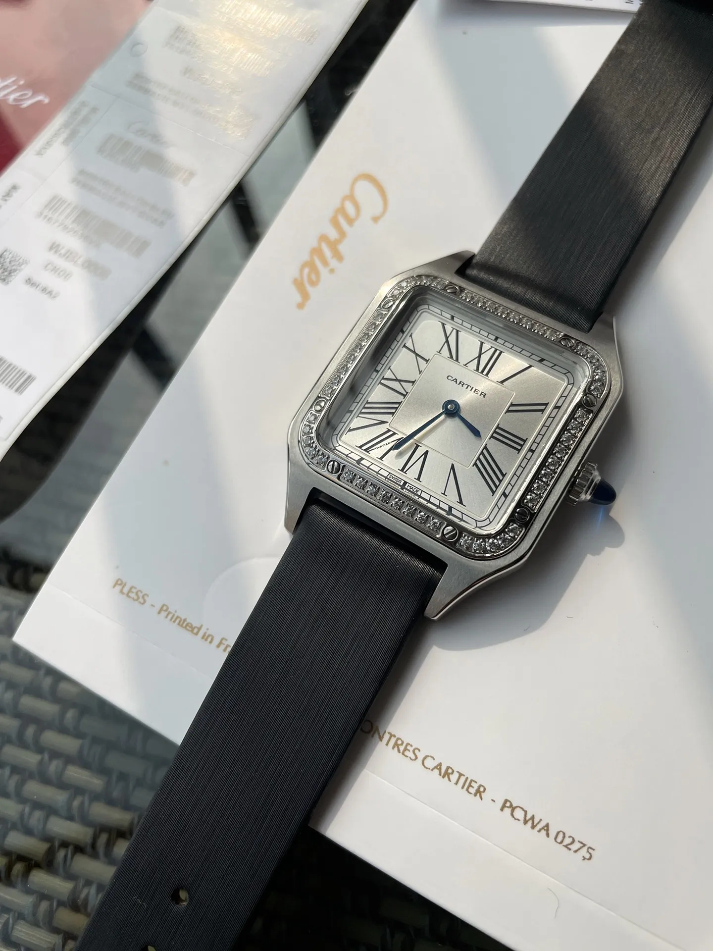 【High-end replica】💰1160! 【Customized all-in-one machine】💰1720! Santos-Dumont Cartier Santos ultra-thin Dumont series watch, intellectual ladies watch, 316L stainless steel case, blue spinel bead head, sunray pattern frosted effect, classic Roman numerals, mother-of-pearl dial, sword-shaped blue steel hands, sapphire crystal mirror, stainless steel strap
