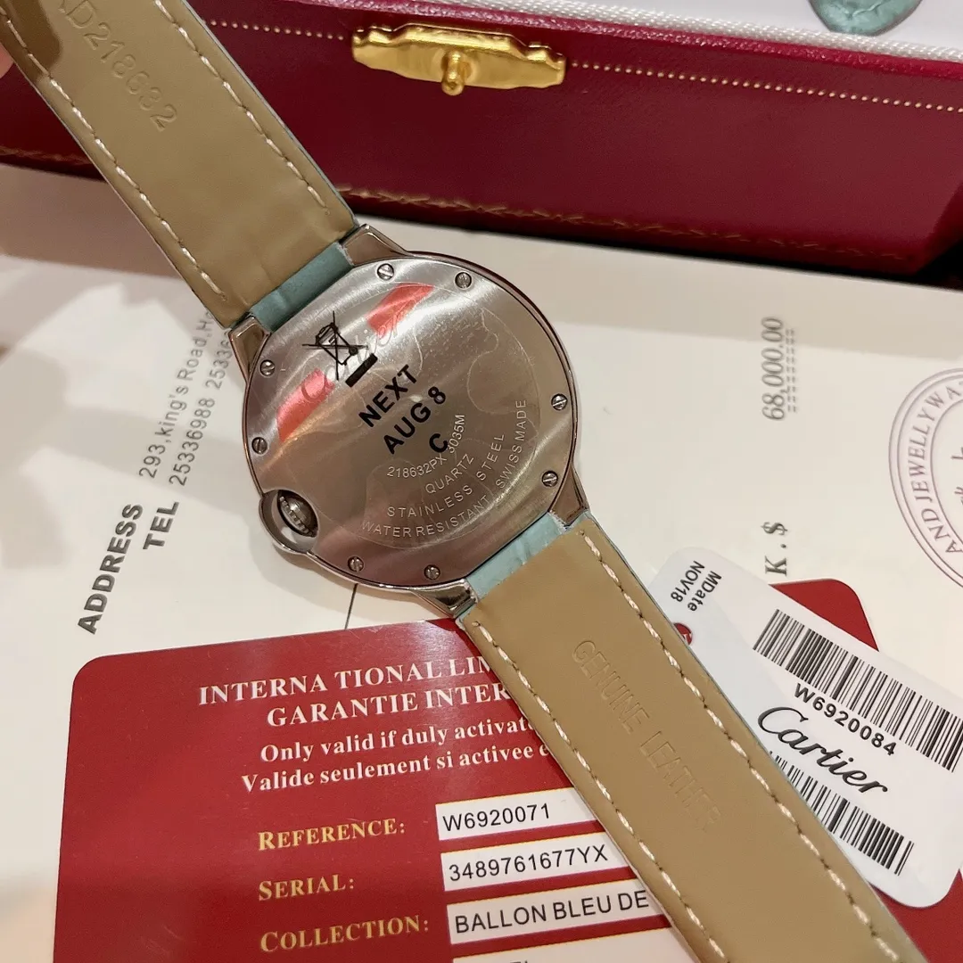 【Purchasing quality】💰1720! Actual shot of Cartier women's watch in spring and summer ice 🧊 new blue color, perfect healing color/very spring and summer color ✨ Bamboo pattern calfskin, not too small and fresh, the key is to be super high-end ❗️ with hand-inlaid diamond face, sun, moon and stars 🌃 The dial is super luxurious, the real thing is super beautiful 💋Swiss quartz, size 36mm, highly recommended to buy! Look for exclusive high quality.