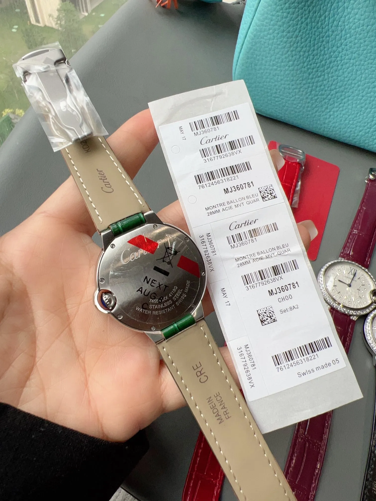 [High-end replica] 💰960 yuan each! The new Cartier Blue Balloon ✔️The most popular color, a perfect healing color/very elegant color, the pebbled leather has just the right saturation, the delicate sheepskin is super soft and comfortable to wear. The key is the super white color❗️ Cartier Blue Balloon is inlaid with diamonds💎Gold is luxurious and noble. The real thing is super beautiful💋Swiss quartz size 36mm. Highly recommended to buy [Wow]