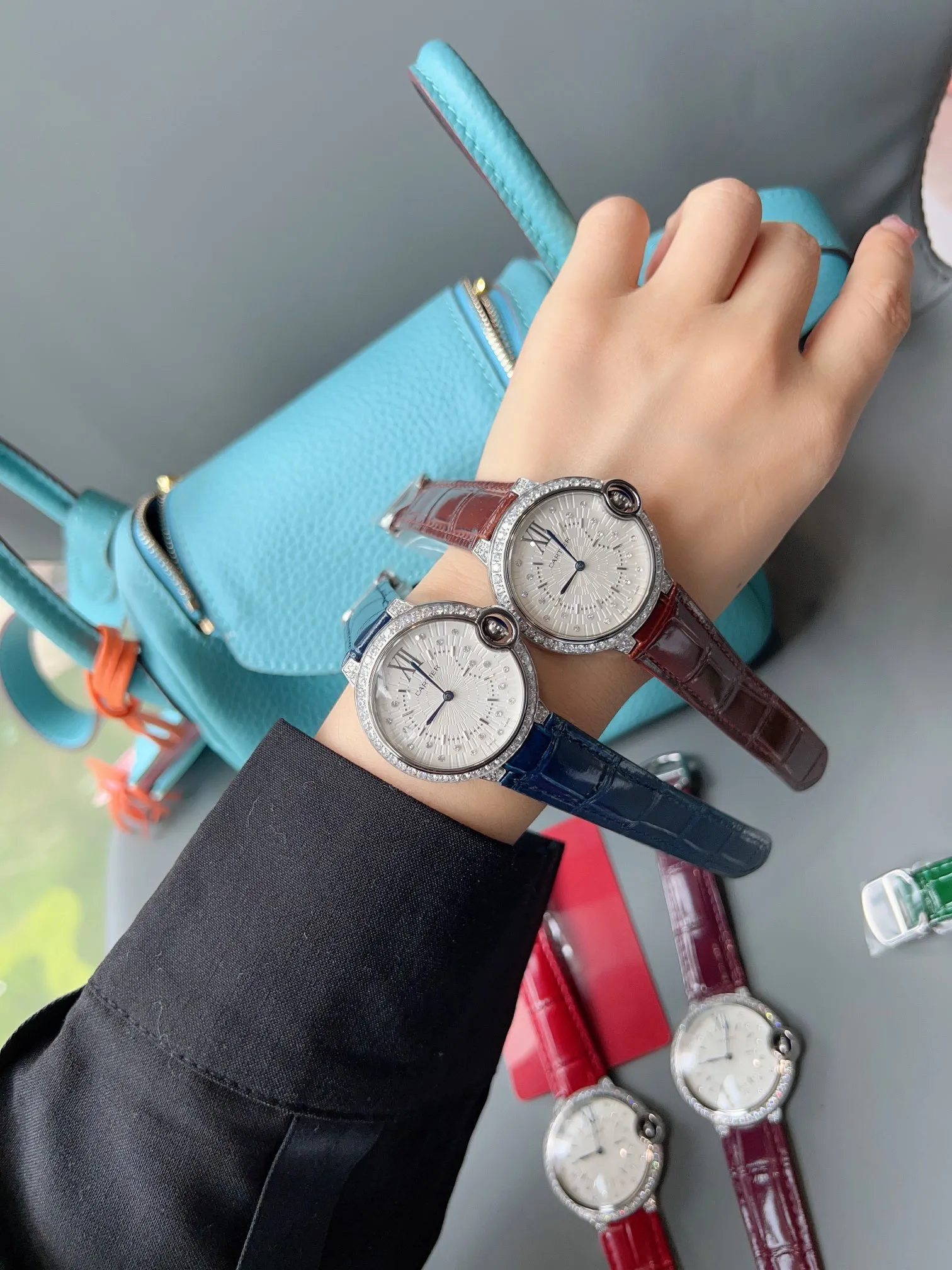 [High-end replica] 💰960 yuan each! The new Cartier Blue Balloon ✔️The most popular color, a perfect healing color/very elegant color, the pebbled leather has just the right saturation, the delicate sheepskin is super soft and comfortable to wear. The key is the super white color❗️ Cartier Blue Balloon is inlaid with diamonds💎Gold is luxurious and noble. The real thing is super beautiful💋Swiss quartz size 36mm. Highly recommended to buy [Wow]