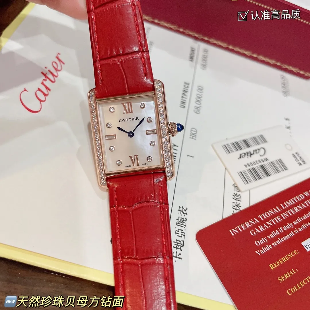 【High-end replica】💰1300! The new design of the Cartier Tank Solo square watch defeats the tradition and reaches a new height of beauty. 💋 Those who like square watches 🤗 can choose this Cartier tank. It is very cost-effective. Swiss quartz movement ✔Versatile size 25.5x33.7mm. The dial is made of high-grade mother-of-pearl. The dial is elegant and refined. Look for high quality!