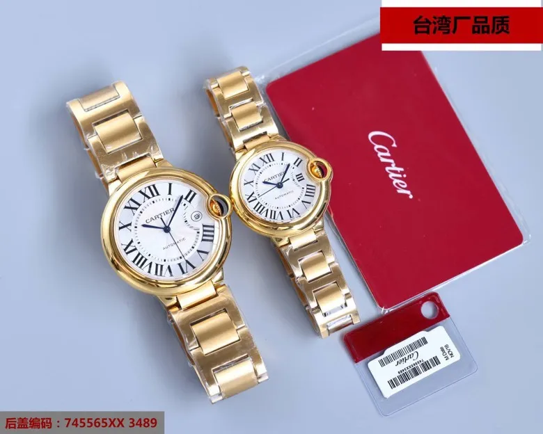 [Top replica] 💰2400 yuan each! The Cartier Blue Balloon V12 version produced in Taiwan is equipped with imported Swiss 2836 movement. This series of watches is famous for its delicate style and elegant style in the Cartier watchmaking industry. Of course, this watch must have such characteristics. The color of the stainless steel case makes the watch as light as a balloon, and the blue crown seems to have disobediently deviated from the original planned trajectory, like a playful couple. The Roman numerals on the dial look retro and deep, decorated with guilloche patterns and sword-shaped hands. The entire watch gives people a delicate and considerate feel. Isn’t this what couples need? Built-in: Imported Swiss 2836 movement, also with Swiss quartz, water drop (fish eye bubble) sapphire glass mirror, depth waterproof to 200 meters, burnt steel blue pointer color, curvature shape of the crown