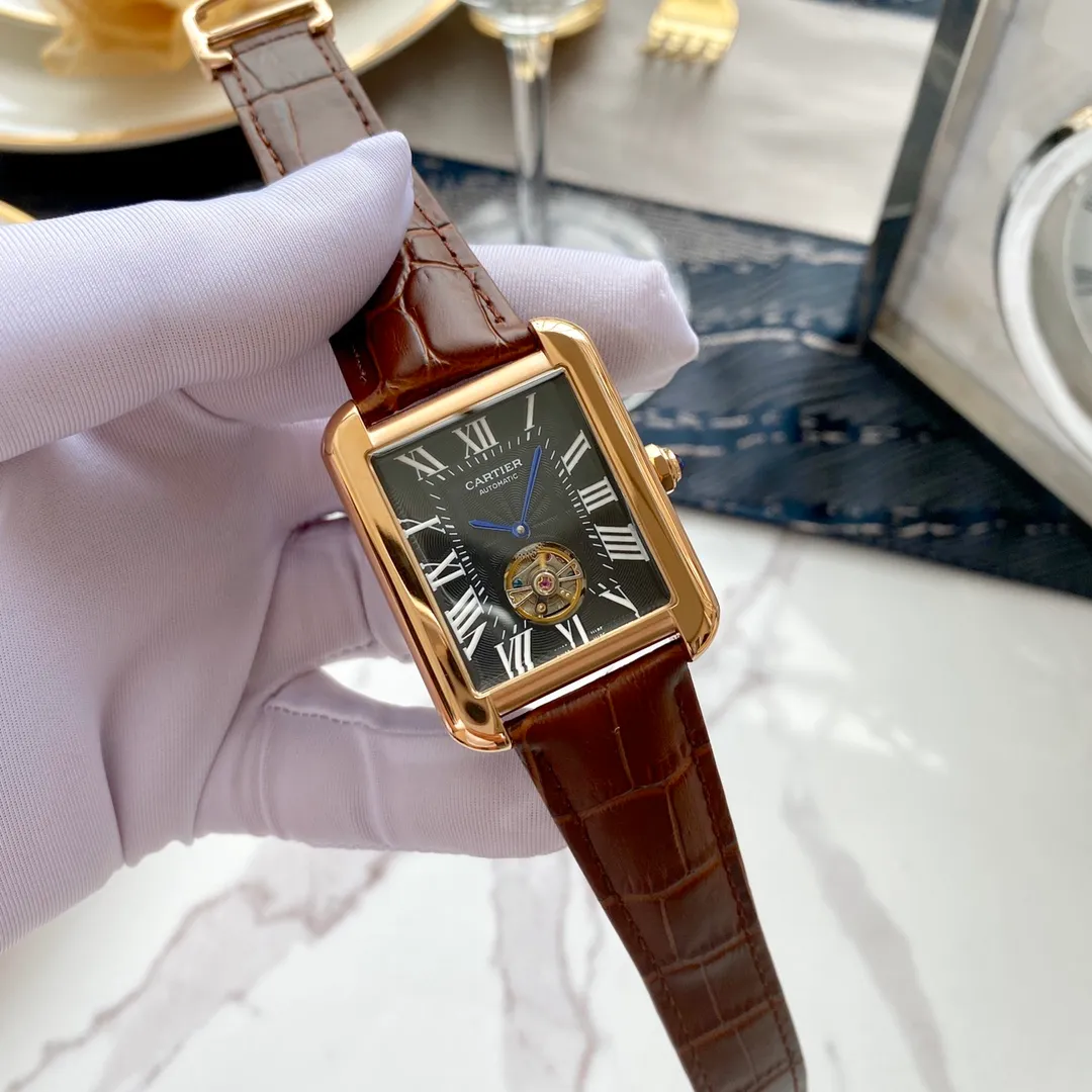 【Foreign trade import】💰1340! Cartier (top quality, outstanding debut) 🎉🎉 [Type]: Boutique men's watch (top) exquisite quality [Strap]: Genuine leather & 316 stainless steel strap (durable) [Movement]: Top mechanical movement (stable) [Material]: Mineral super strong mirror (wear-resistant) Exquisite quality Generous style Excellent temperament Wisdom and exclusivity [Size]: 41mm in diameter and 12mm in thickness Hot sale on the market! Welcome to reprint!