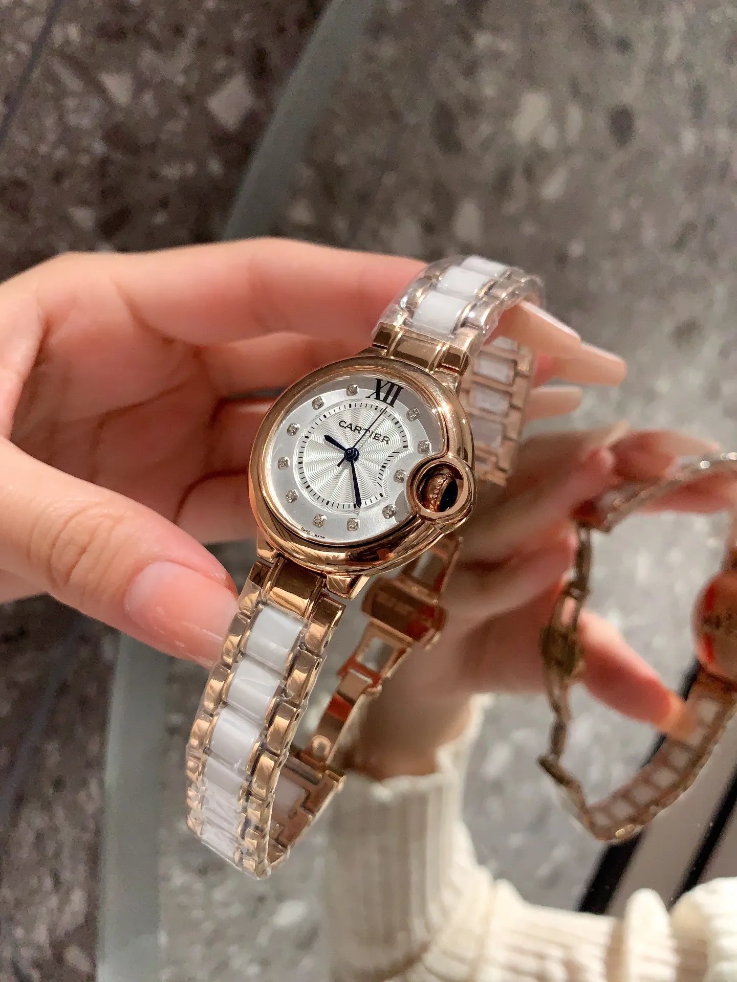 【High-end replica】💰1360! Cartier women's watch Blue Balloon, exquisite 33mm quartz watch, traditional three-hand design, starry sky running, time flowing, special craftsmanship with diamonds, perfect personality, paired with fish-eye glass, accurate travel time
