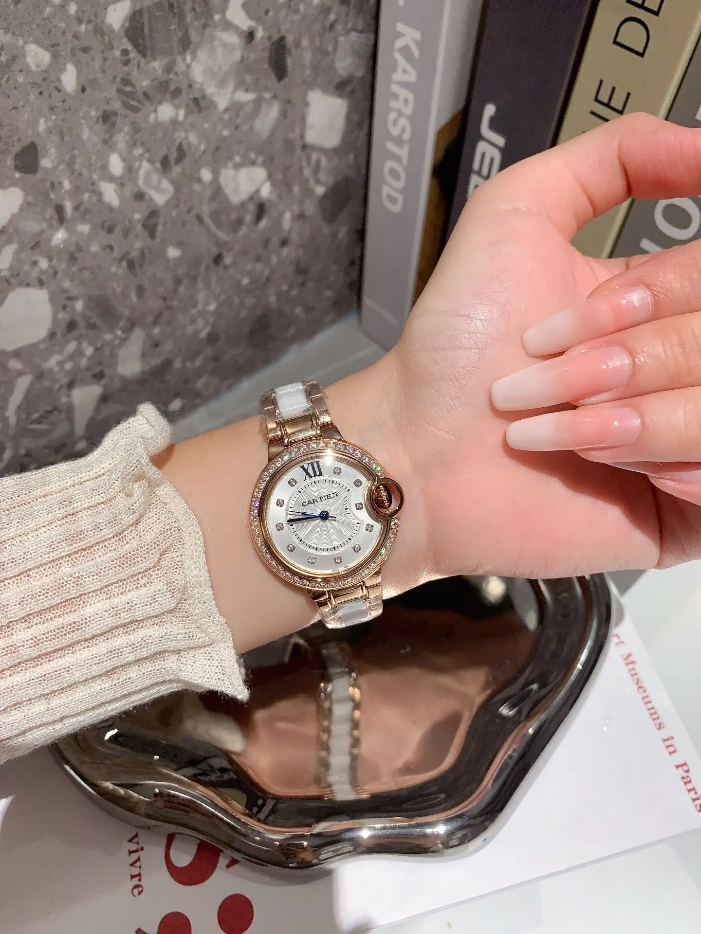 【High-end replica】💰1360! Cartier women's watch Blue Balloon, exquisite 33mm quartz watch, traditional three-hand design, starry sky running, time flowing, special craftsmanship with diamonds, perfect personality, paired with fish-eye glass, accurate travel time