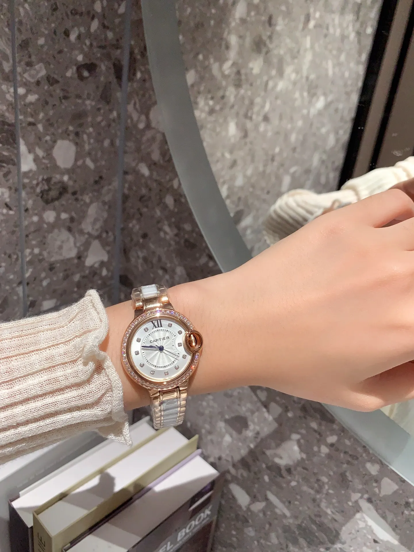 【High-end replica】💰1360! Cartier women's watch Blue Balloon, exquisite 33mm quartz watch, traditional three-hand design, starry sky running, time flowing, special craftsmanship with diamonds, perfect personality, paired with fish-eye glass, accurate travel time