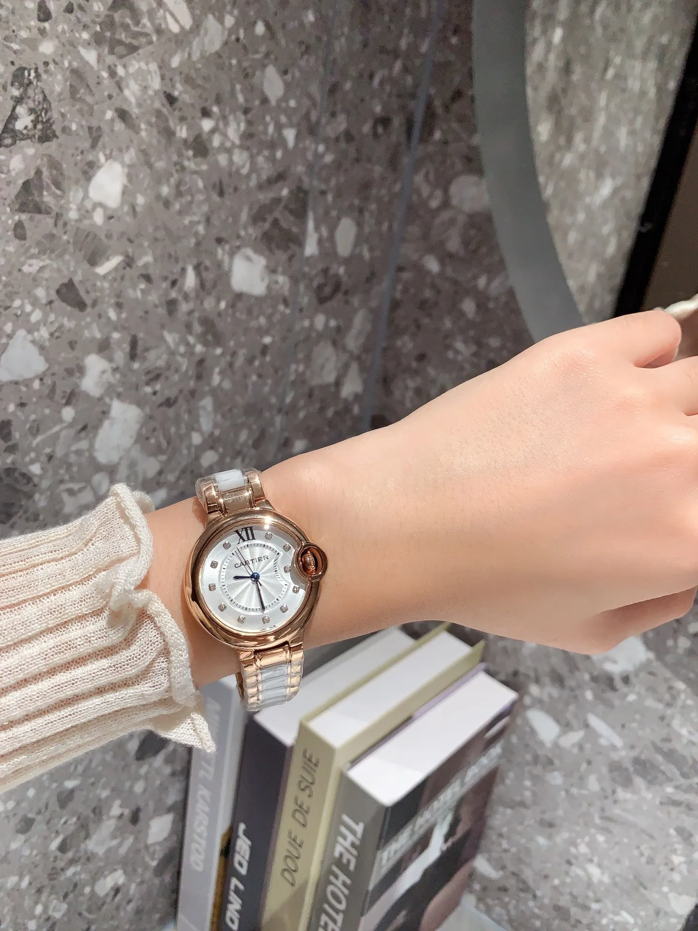 【High-end replica】💰1360! Cartier women's watch Blue Balloon, exquisite 33mm quartz watch, traditional three-hand design, starry sky running, time flowing, special craftsmanship with diamonds, perfect personality, paired with fish-eye glass, accurate travel time