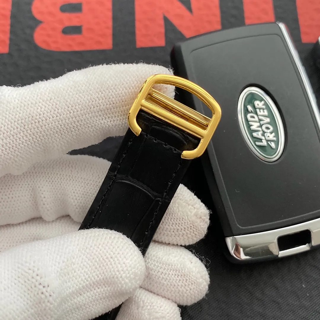 [Foreign trade import]💰1320 Cartier🔥Latest design🔥Fully hollow new product🎈🎈 [Type]: Fine men's watch [Strap]: 316 stainless steel strap [Movement]: Top fully automatic mechanical movement [Mirror]: Mineral strengthened glass (higher definition) Elegant taste Vast atmosphere Ingenuity A treasure for the wrist Size: diameter 43mm, thickness 12mm. Hot sale! Welcome to reprint!