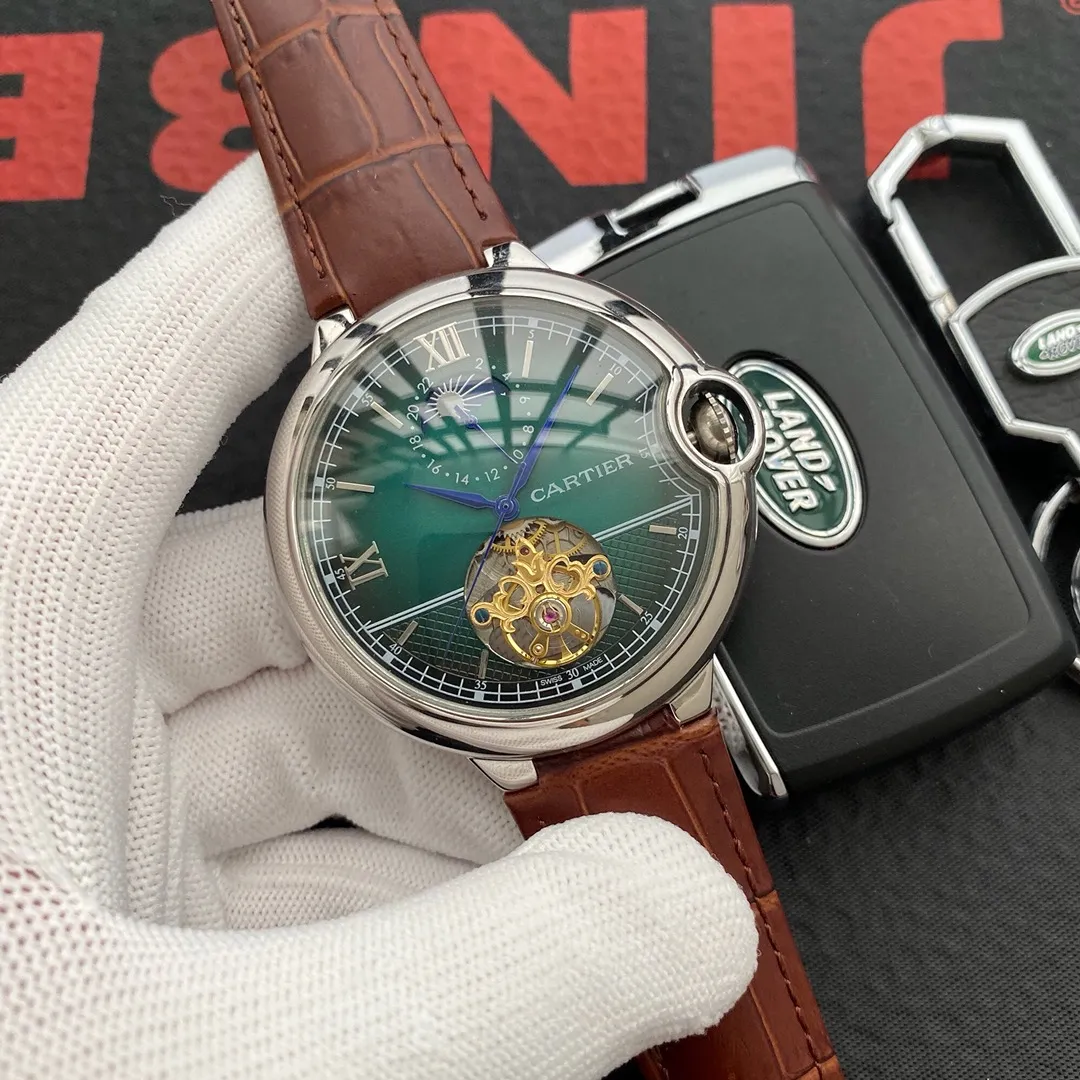[Foreign trade import]💰1320 Cartier🔥Best design🔥Exclusive debut🔥 [Type]: Fine men's watch [Strap]: Genuine leather strap [Movement]: High-end fully automatic mechanical movement [Mirror]: Mineral-strengthened glass (higher definition) Elegant taste Vast atmosphere Ingenuity A treasure for the wrist Size: 43mm diameter 12mm thick Hot sale on the market! Welcome to reprint!