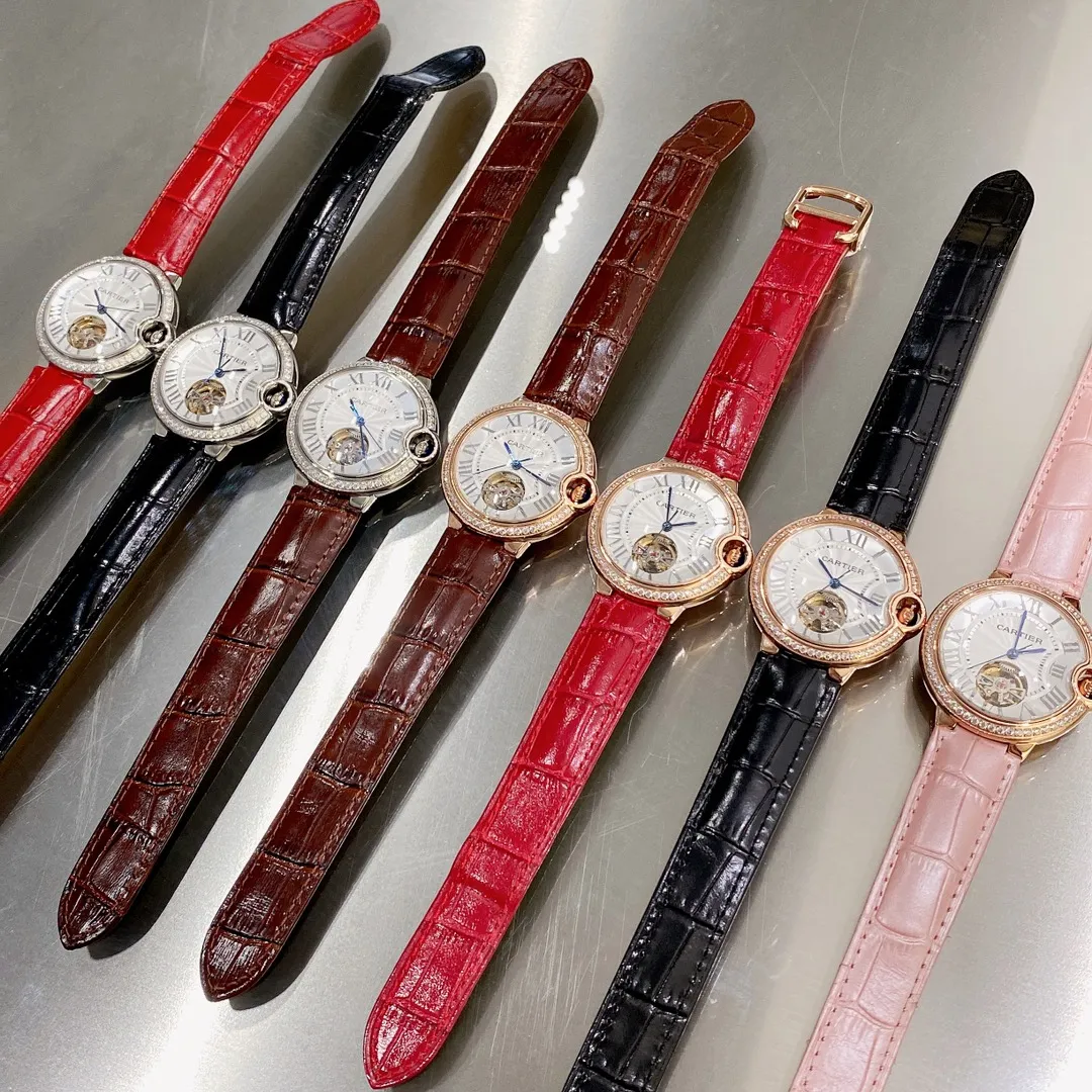 【Customized all-in-one machine】💰1720! Cartier - Cartier women's blue balloon flywheel series 🎈 fisheye sapphire mirror) tourbillon automatic mechanical women's watch is now on the market. The best-selling white Roman nail dial in the counter exudes fashion and beauty. The operation of the movement flywheel is clear at a glance, showing nobility and luxury. Water droplets: Fish-eye bubble double-bubble sapphire mirror) (Four-piece set made of 316 fine steel) (Steel blue sword-shaped hands) 316 steel belt original buckle type or Italian imported cowhide leather strap perfectly blends classic and innovation. The diameter is 36mm wide and 10mm thick. ⚠️Please look for the exclusive quality (the bottom cover code, warranty card and hangtag are three codes in one, individually packaged)