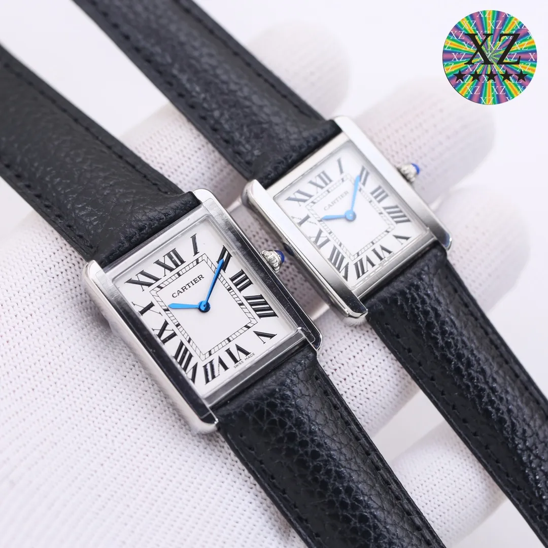 【Top Replica】💰2760! Cartier Tank [Litchi Grain Cowhide] Quick-release raw ear original cowhide, following the previous re-engraving plan. Use original parts and assemble them to create a unique clone that can compete with the original product. TANK-SOLO invites all watch friends to appreciate it. [Case] ​​The square case contains the universe. It is very difficult to alternate between rounded corners and right angles in order to pursue the perfect effect. Every finished product reflects the watchmaker’s patience and perseverance in striving for excellence. [Wonderful details] The bullet-shaped spinel, silver-plated pearlescent dial and blued hands are all supplied by the original parts factory. Combined with other accessories, the degree of simulation is unparalleled. [Strap] The same as the original factory, maintaining the choice of two straps - 1. Mississippi alligator leather 2. Aishi style TOGO leather. The former has extraordinary texture and the latter is comfortable to wear. Small size 31mm✖️24mm. Thickness 5.55! Medium size 35mm✖️27mm. Thickness 5.55! Real shots of shipment. Factory quality! Welcome to reprint!