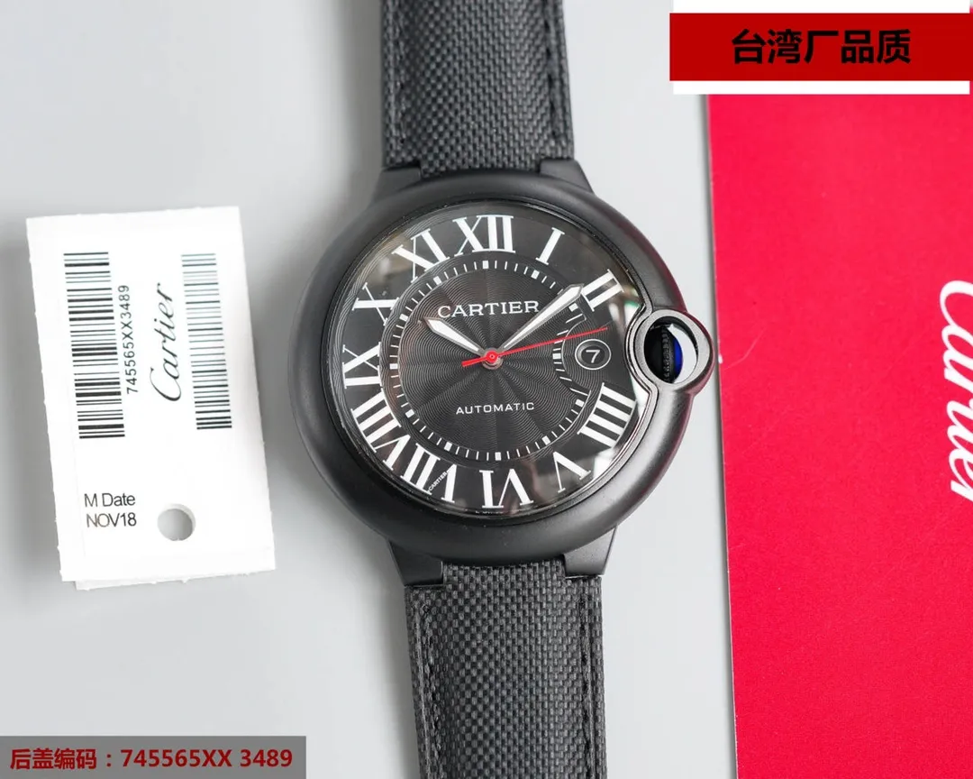 【Top replica】💰2400! Taiwan factory blue balloon V12 version, 42 size 8215 Japanese machine, (look for the bottom cover code 745565xx3489), this series of watches is famous for its delicate style and elegant style in the Cartier watchmaking industry. Of course, this watch must have such characteristics. The color of the stainless steel case makes the watch as light as a balloon, and the blue crown seems to have disobediently deviated from the original planned trajectory, like a playful couple. The Roman numerals on the dial look retro and deep, decorated with guilloche patterns and sword-shaped hands. The entire watch gives people a delicate and considerate feel. Isn’t this what couples need? Built-in: Japan's Citizen fully automatic machine, also with Swiss quartz, water drop (fish eye bubble) sapphire glass mirror, highly waterproof, burnt steel blue pointer color, curvature shape of the crown