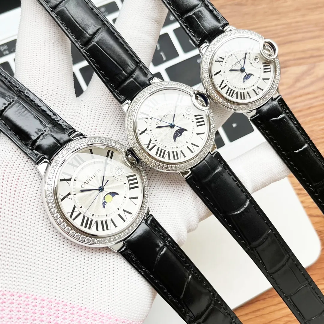 [High-end replica] 💰1720 each! Three sizes in one produced by Taiwan factory, size 33mm 36mm 42mm, Cartier Blue Balloon series: the latest quartz watch for couples, three-hand moon phase and star display, double sapphire glass mirror, 316 stainless steel case, steel blue sword-shaped hands, water drop fisheye effect sapphire mirror 3 o'clock glass opening🈷️Tooth reflection, Italian imported cowhide, 316 original steel belt, size 33mm 36mm42mm (bottom cover coded warranty card and hangtag three codes in one) individually packaged, Xiaohongshu recommends best-selling models, Douyin live broadcast popular models come to Long