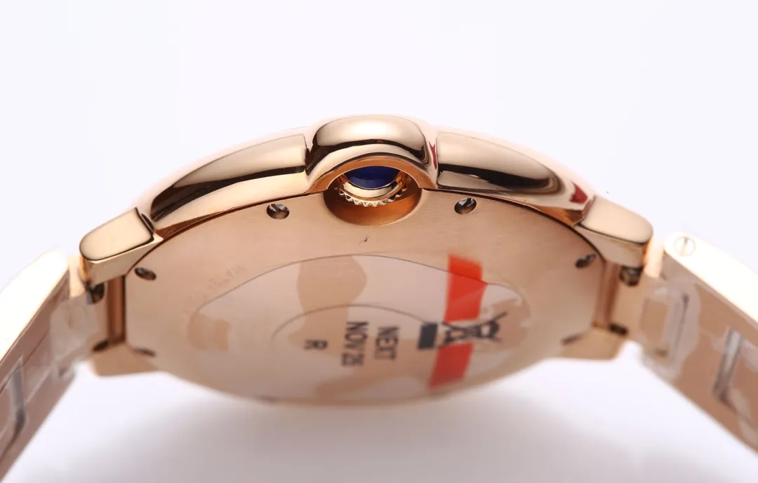 【Customized all-in-one machine】💰1920! 【Top replica】💰3300! Cartier’s latest version 42mm blue balloon men’s watch! The heat is coming! Top quality polishing! Original blue spinel crown! The curvature of the case and the crescent shape are incomparable in texture! Perfect sapphire fish eye bubble crystal mirror with crescent moon 🌙 opening! Multiple sets of combined shell covers are rigorous, delicate and detailed! 3 degrees strong waterproof! The exquisite watch strap is polished and has a great feel! Genuine burnt steel blue hands! Using Swiss 2824 movement (zero maintenance)! Worth having! One watch, one number and one tag, three numbers in one! Scan the QR code to find out the authentic product! Welcome to taste! (Focus on original new machines) Focus is an attitude, produced by JH!