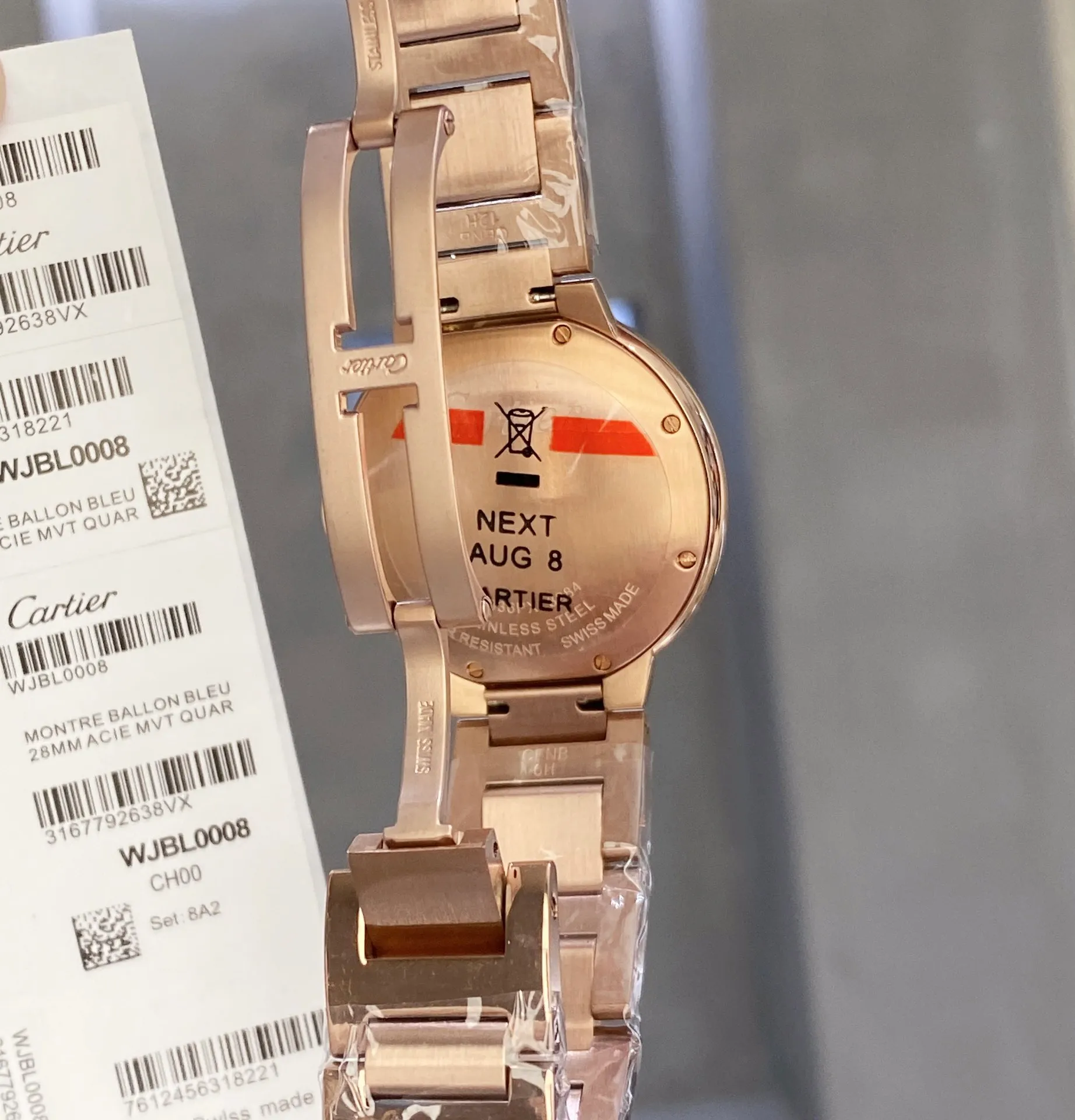【High-end replica】💰1240! Cartier women's blue balloon luxury series, quartz watches are shipped in the same color [color], pearl shell surface, time flows, special cutting diamond 💎 inlaid ring, personality, perfect, equipped with original imported quartz movement, accurate travel time, Cartier original snap buckle, diameter 36mm, thickness 8mm "Please pay attention to the exclusive background for detailed shooting of the real thing"