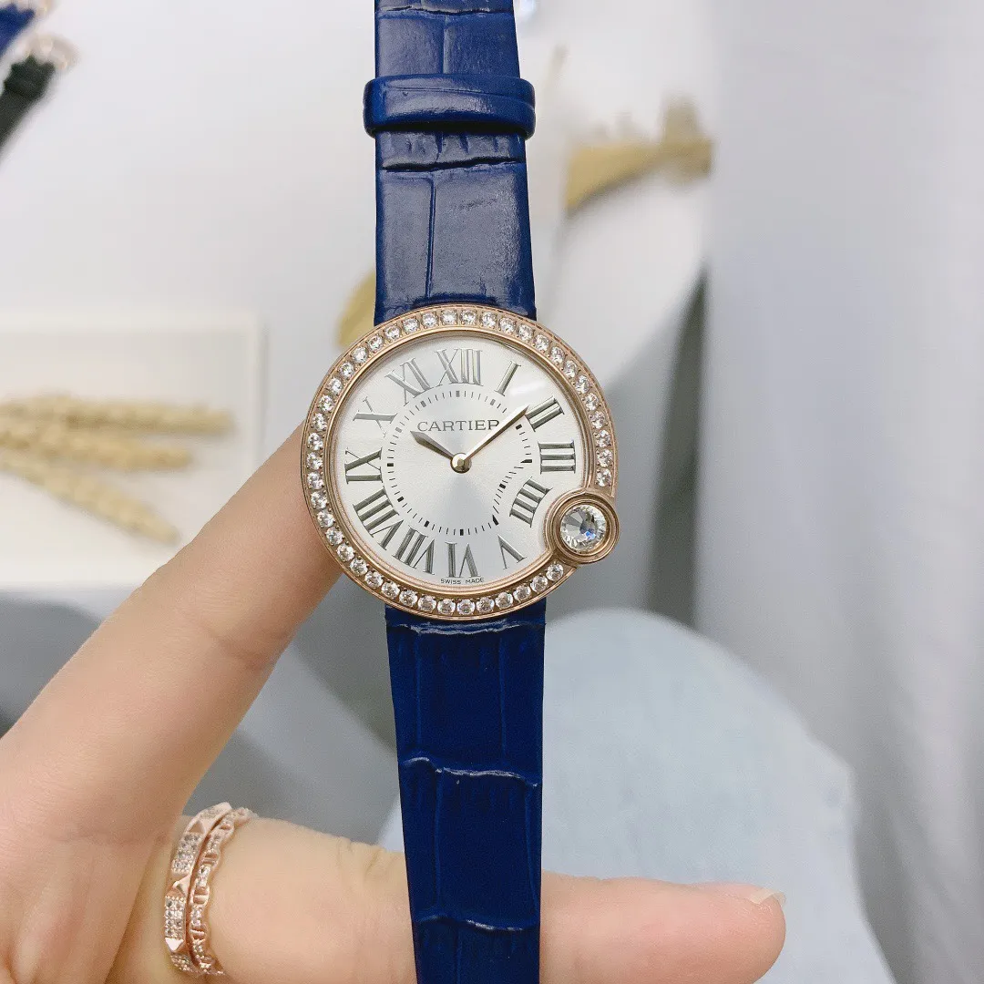 [Foreign trade import] 💰1120 each Cartier Ballon Blanc de Cartier’s latest Roman series❤️ is more noble! The authentic synchronized version of the counter, the new and most beautiful confession balloon, imported movement, exclusive fish-eye crystal glass dial, inlaid with brilliant-cut diamonds at 4 o'clock, 316L stainless steel case🌹Size: 30mm! The whole network is hot! The recommendation rate is super high! Welcome to reprint!