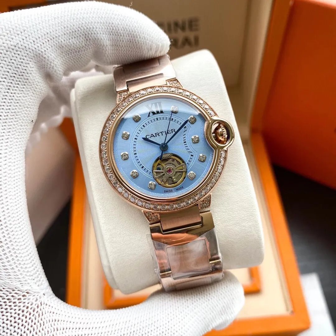 【Foreign Trade Import】💰1520! The Cartier Blue Balloon series and tourbillon mechanical women's watches are now on the market, exuding fashionable beauty. The operation of the movement flywheel is clear at a glance, showing nobility and luxury. Paired with imported Italian calfskin, it perfectly blends classicity and innovation. The diameter is 36mm wide and the thickness is 11mm🔥The top products are constantly produced🔥