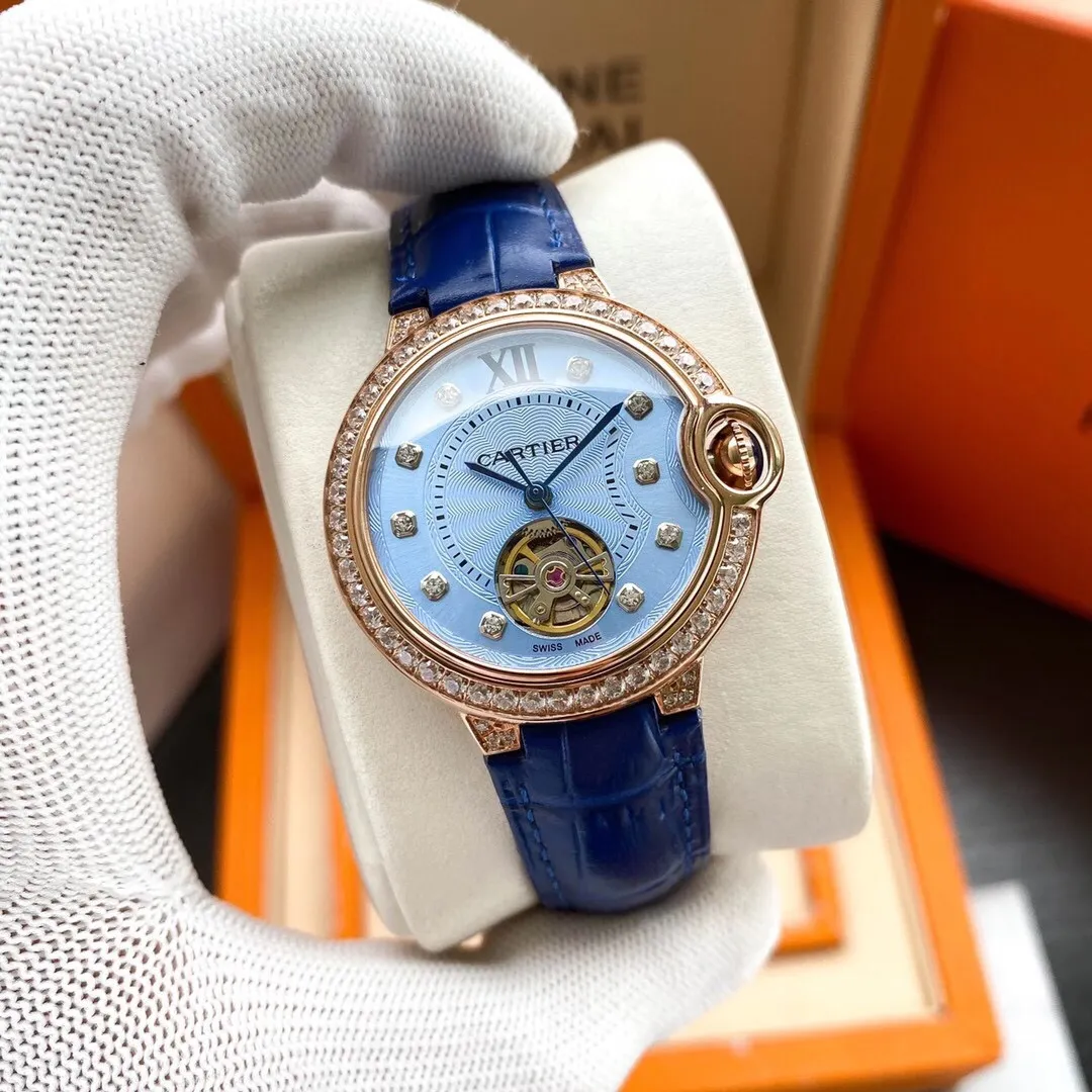 【Foreign Trade Import】💰1520! The Cartier Blue Balloon series and tourbillon mechanical women's watches are now on the market, exuding fashionable beauty. The operation of the movement flywheel is clear at a glance, showing nobility and luxury. Paired with imported Italian calfskin, it perfectly blends classicity and innovation. The diameter is 36mm wide and the thickness is 11mm🔥The top products are constantly produced🔥