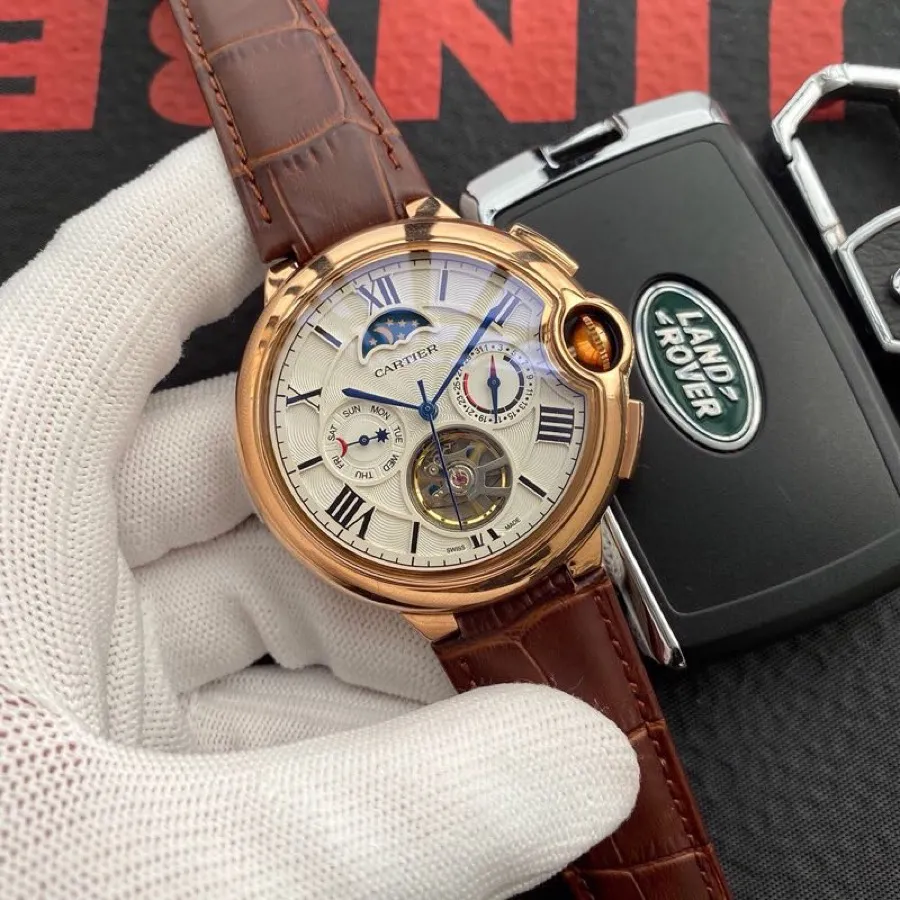 [High-end import]💰1200 Cartier🔥Best design🔥Exclusive debut🔥 [Type]: Fine men's watch [Strap]: Genuine leather strap [Movement]: High-end fully automatic mechanical movement [Mirror]: Mineral-strengthened glass (higher definition) Elegant taste Vast atmosphere Ingenuity A treasure for the wrist Size: 43mm in diameter and 12mm thick Hot sale on the market! Welcome to reprint!