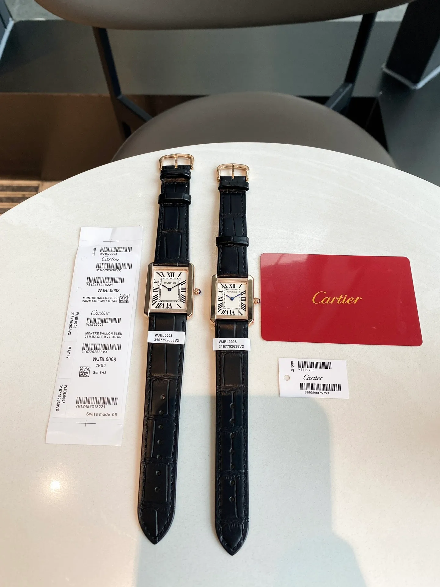 【Foreign trade import】💰1040! Cartier tank series retro watch TANK tank series! The lettering adopts three-dimensional protrusion, 316L stainless steel version, couple watch, imported Swiss movement, three codes in one. Medium size 27MMX34MM, small size 24MMX31MM. The details are polished, the color of the hands, the curvature of the handle, the original pebbled leather belt, the original stainless steel belt, with sticker code, color distribution: white shell, gold shell, rose gold shell, strap colors are complete! Imported Swiss movement, Sapphire TankSolo’s ingenuity is worth owning!
