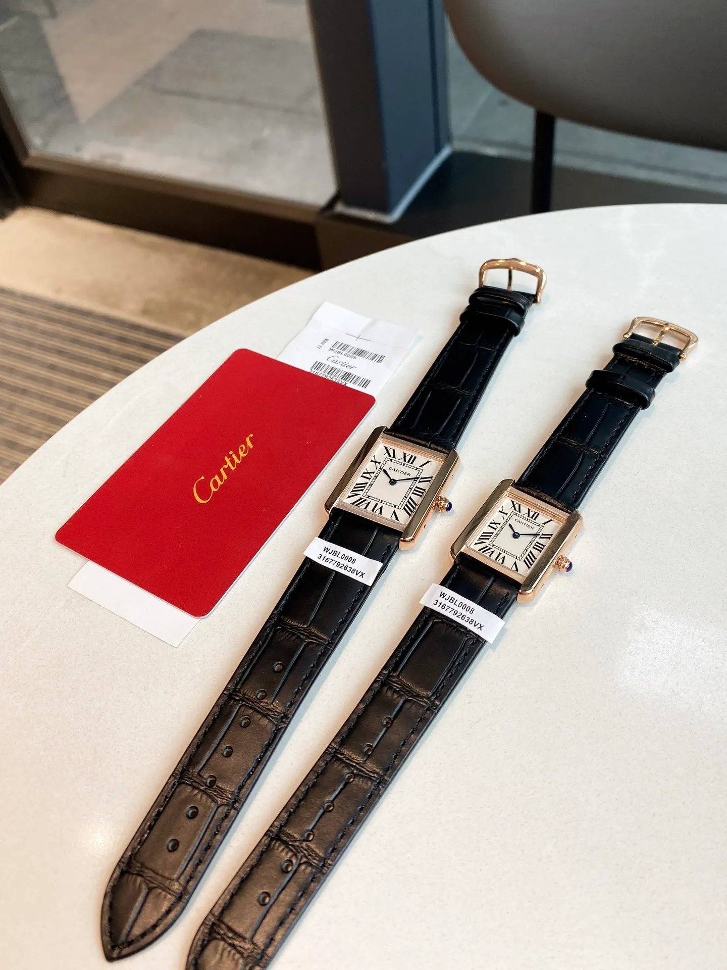 【Foreign trade import】💰1040! Cartier tank series retro watch TANK tank series! The lettering adopts three-dimensional protrusion, 316L stainless steel version, couple watch, imported Swiss movement, three codes in one. Medium size 27MMX34MM, small size 24MMX31MM. The details are polished, the color of the hands, the curvature of the handle, the original pebbled leather belt, the original stainless steel belt, with sticker code, color distribution: white shell, gold shell, rose gold shell, strap colors are complete! Imported Swiss movement, Sapphire TankSolo’s ingenuity is worth owning!