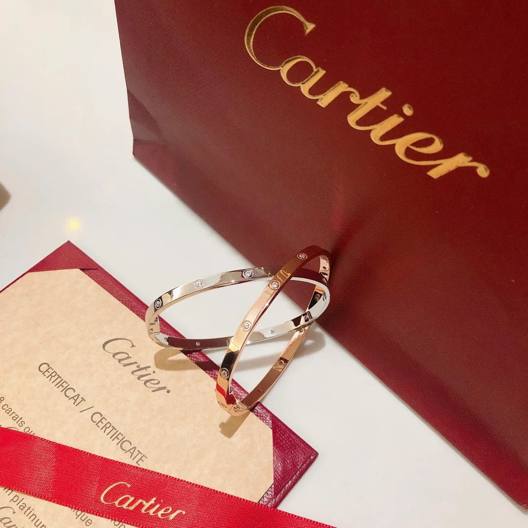【Purchasing quality】💰360! Cartier fashion classic bracelet ✨ high-end and elegant, all-over 925 sterling silver, top-notch precision craftsmanship! Clear logo! 360 degrees, no dead ends, great texture, perfect, rose gold and white gold, both colors