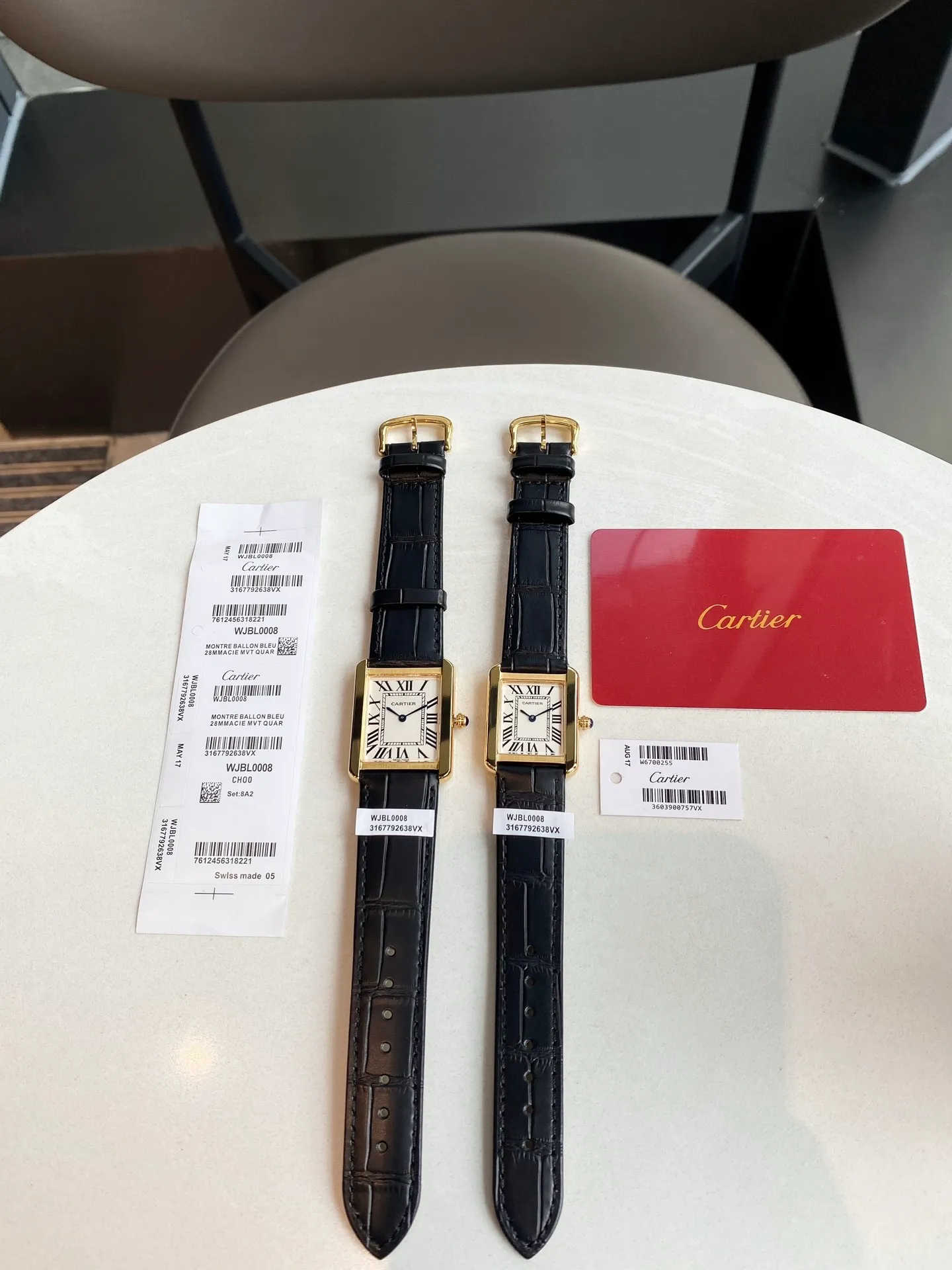 【Foreign trade import】💰1040! Cartier tank series retro watch TANK tank series! The lettering adopts three-dimensional protrusion, 316L stainless steel version, couple watch, imported Swiss movement, three codes in one. Medium size 27MMX34MM, small size 24MMX31MM. The details are polished, the color of the hands, the curvature of the handle, the original pebbled leather belt, the original stainless steel belt, with sticker code, color distribution: white shell, gold shell, rose gold shell, strap colors are complete! Imported Swiss movement, Sapphire TankSolo’s ingenuity is worth owning!