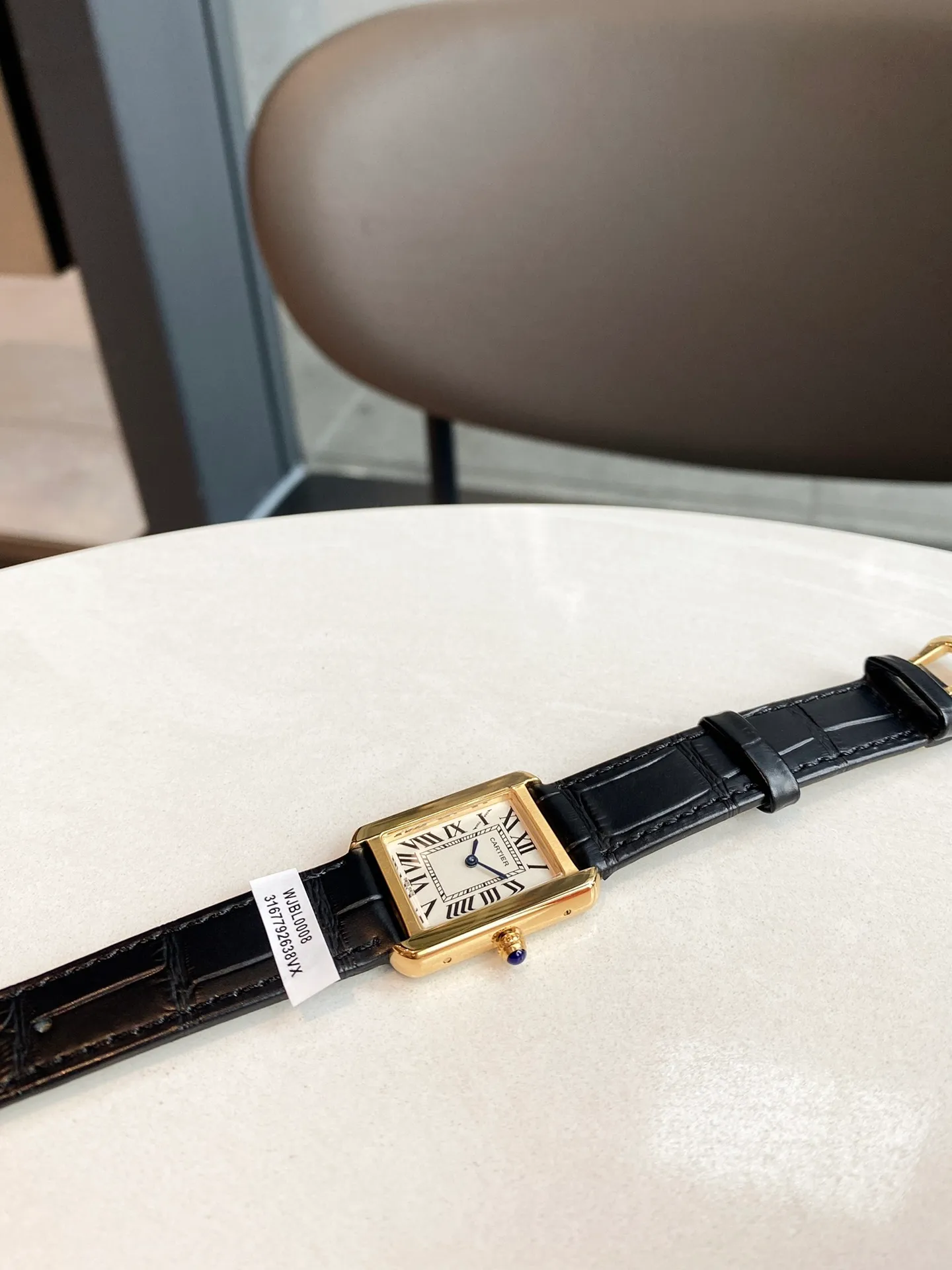 【Foreign trade import】💰1040! Cartier tank series retro watch TANK tank series! The lettering adopts three-dimensional protrusion, 316L stainless steel version, couple watch, imported Swiss movement, three codes in one. Medium size 27MMX34MM, small size 24MMX31MM. The details are polished, the color of the hands, the curvature of the handle, the original pebbled leather belt, the original stainless steel belt, with sticker code, color distribution: white shell, gold shell, rose gold shell, strap colors are complete! Imported Swiss movement, Sapphire TankSolo’s ingenuity is worth owning!